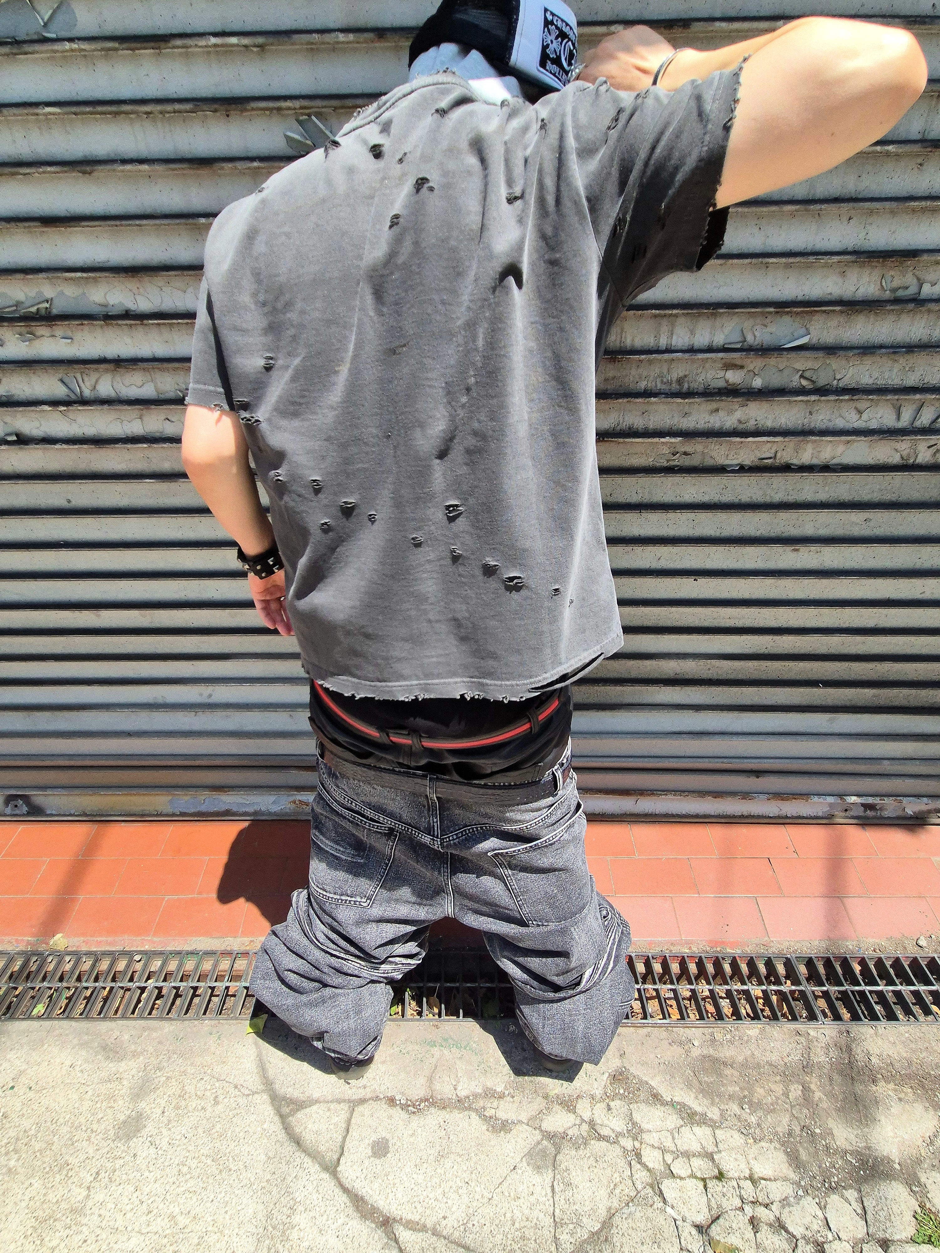 ROARINGRAD Layered Carbon Bermuda Denim Pants Black, ROARINGRAD Washed Flip Knee Denim Pants Black 착용 스타일 - 2
