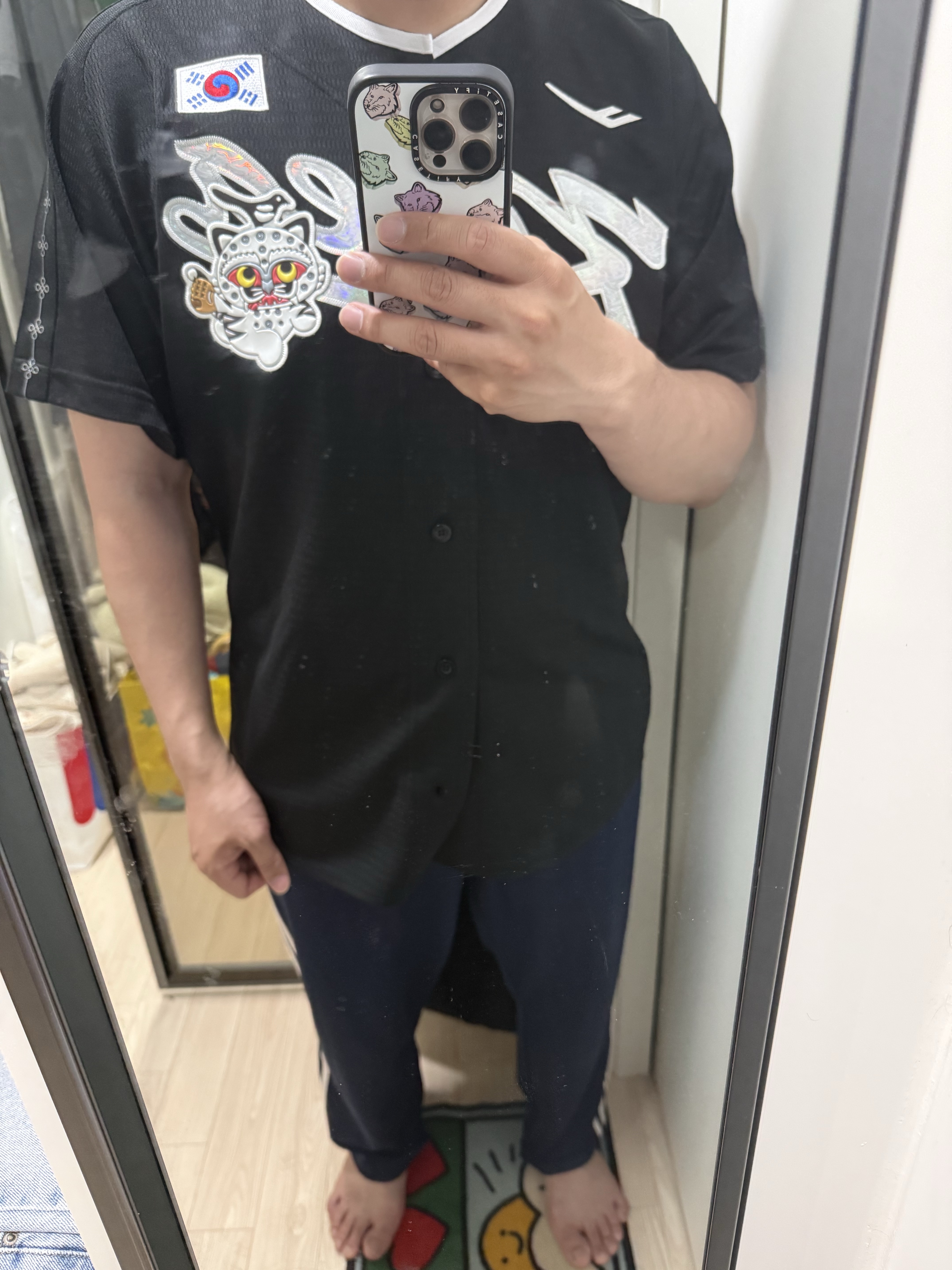 KBO x Prospecs x Muds Baseball Team Magpie and Tiger Replica Uniform Black (Non Marking Ver.) 착용 스타일