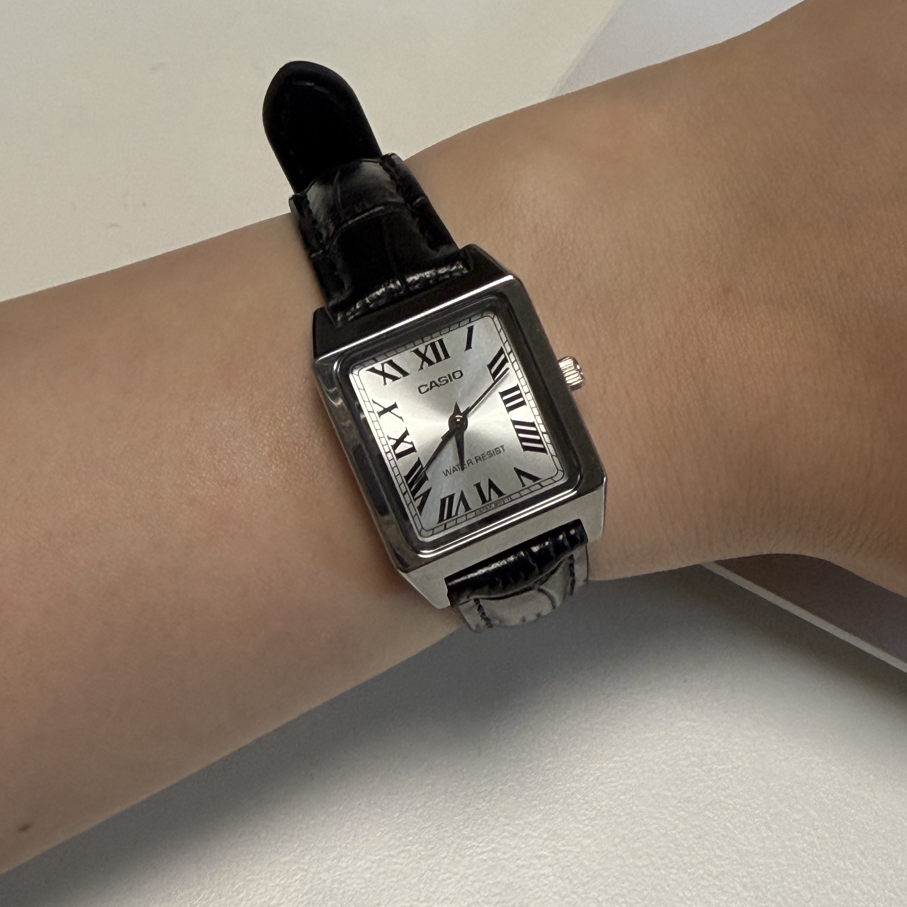 Casio LTP-V007L-7B1 착용 스타일
