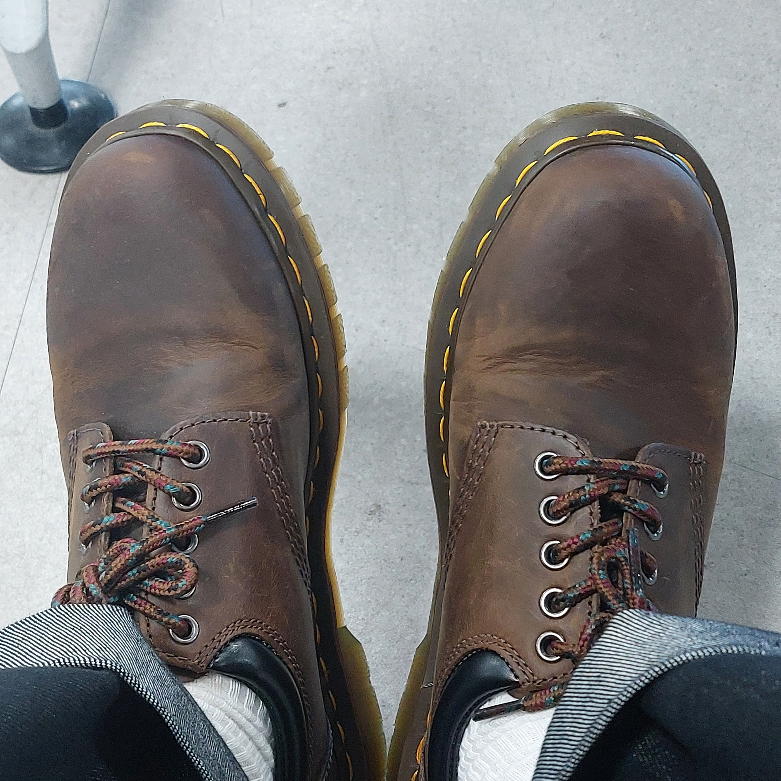 Dr. Martens 8053 Crazy Horse Dark Brown 착용 스타일