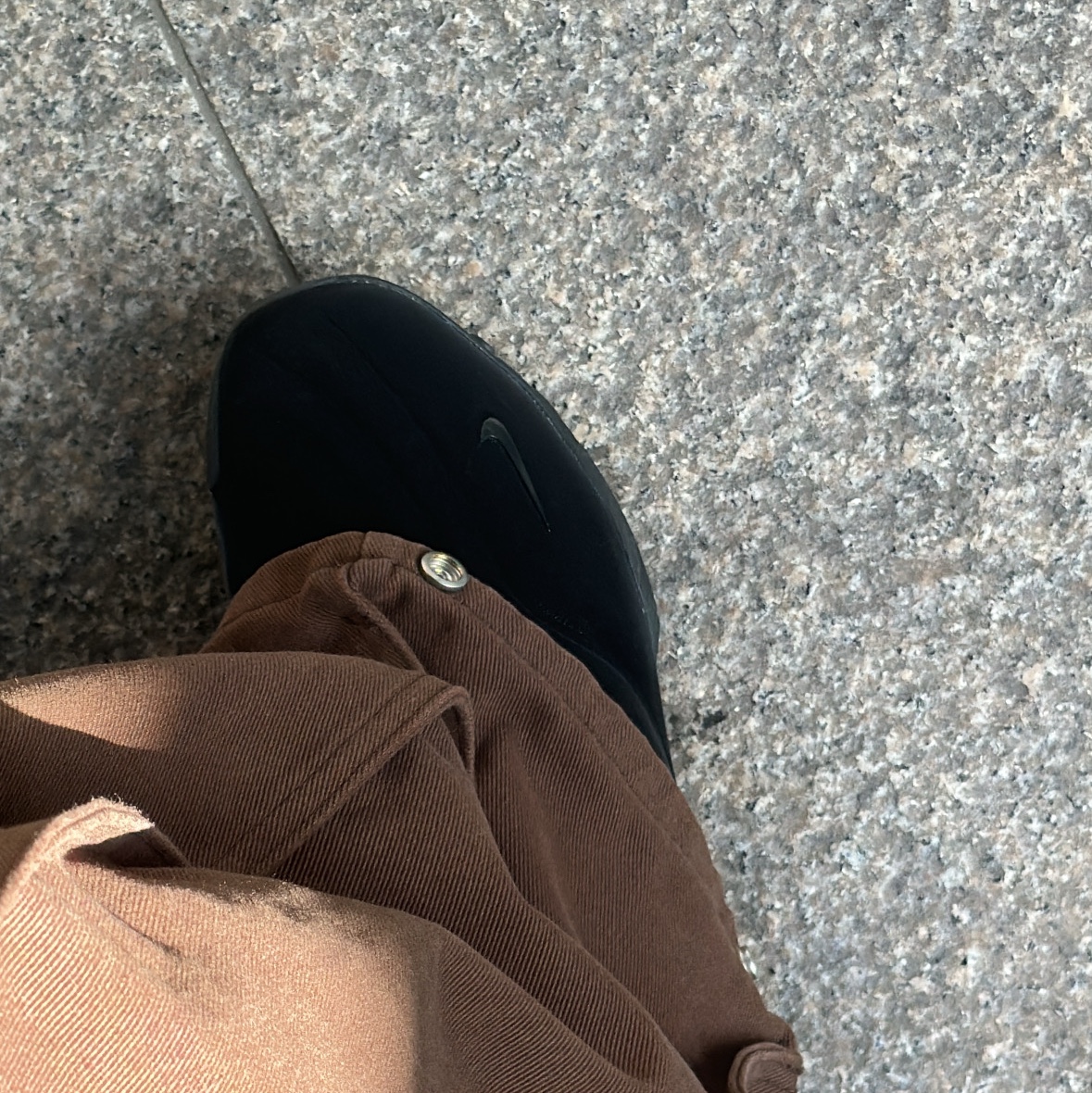 (W) Nike Astra Ultra Triple Black 착용 스타일