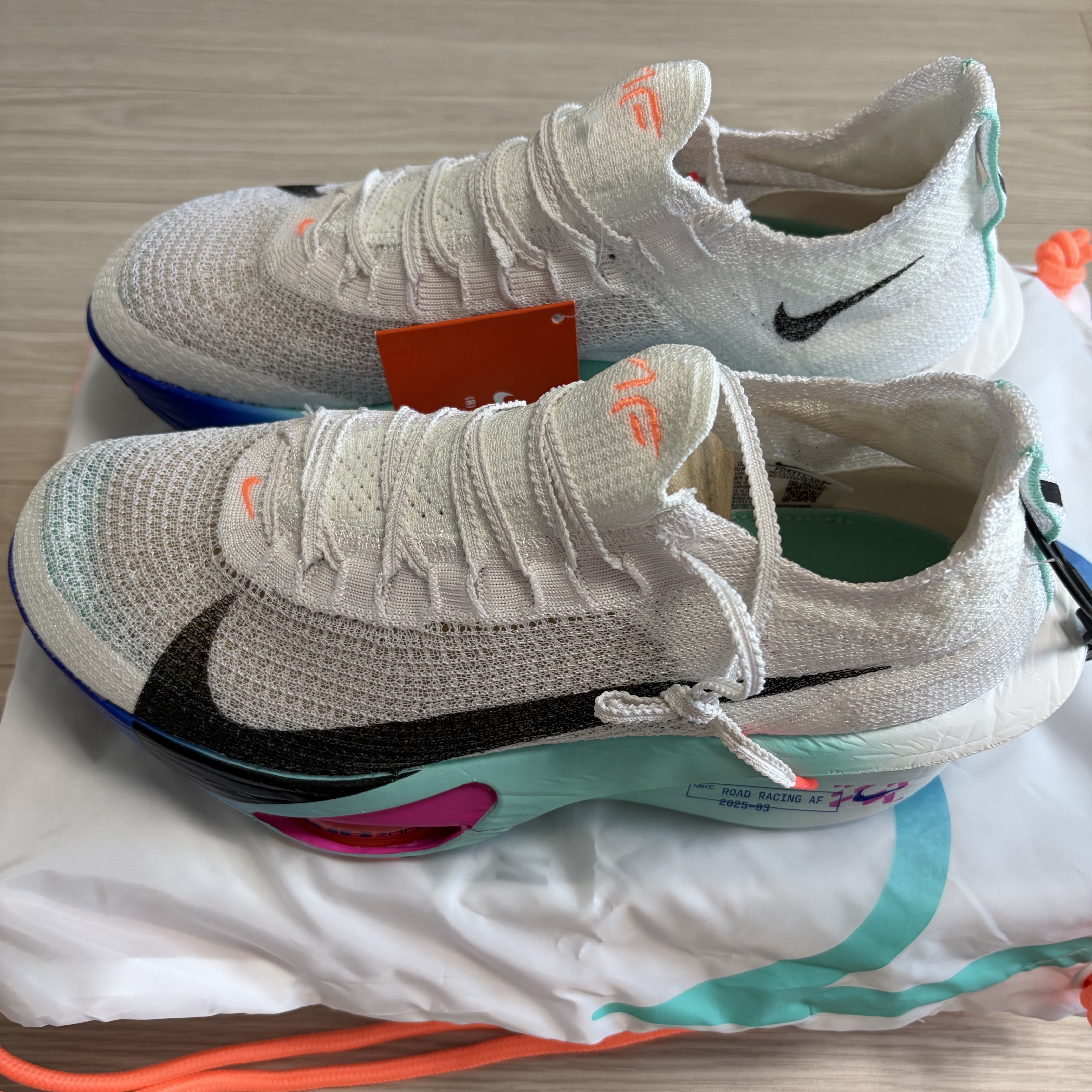Nike Air Zoom Alphafly Next% 3 White Hyper Turquoise 착용 스타일 - 2