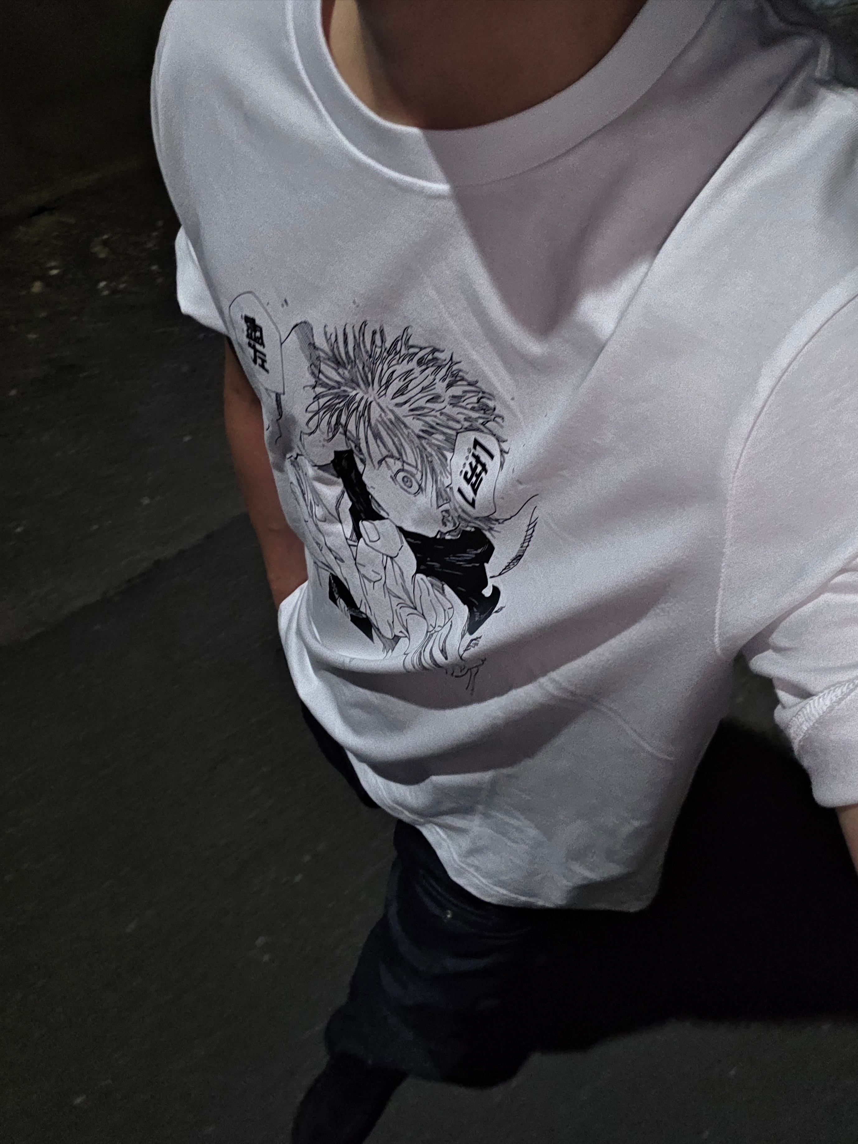 Uniqlo UT Shueisha 100th Anniversary Jujutsu Kaisen T-Shirt White, IGNOTA Core:14 Shell Cargo Pants Indigo 착용 스타일 - 2