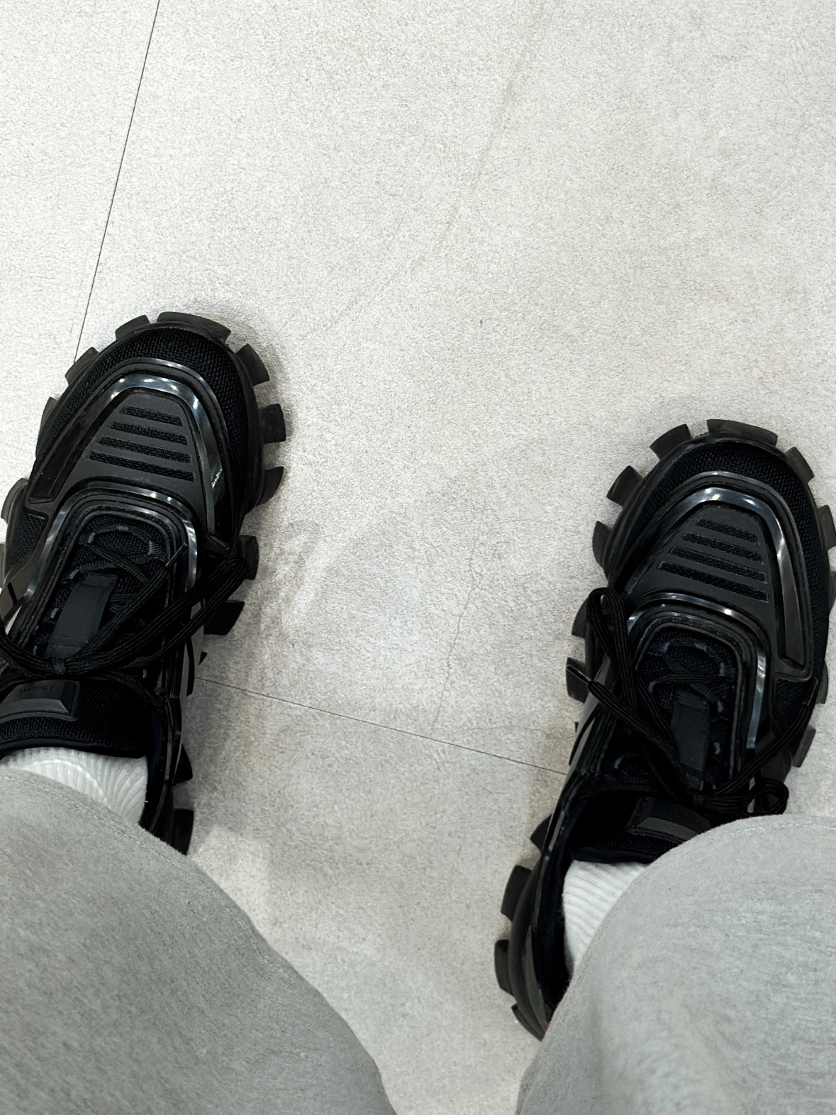 Prada Cloudbust Thunder Technical Fabric Sneakers Black, Nike x Off-White Dunk Low Pine Green 착용 스타일 - 1