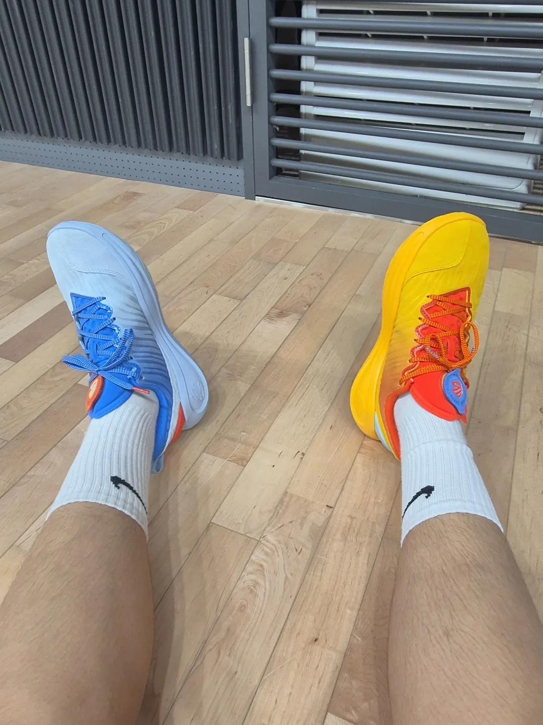 Nike KD 17 EP University Gold Safety Orange, Under Armour Curry 2 NM White Team Royal 착용 스타일 - 2