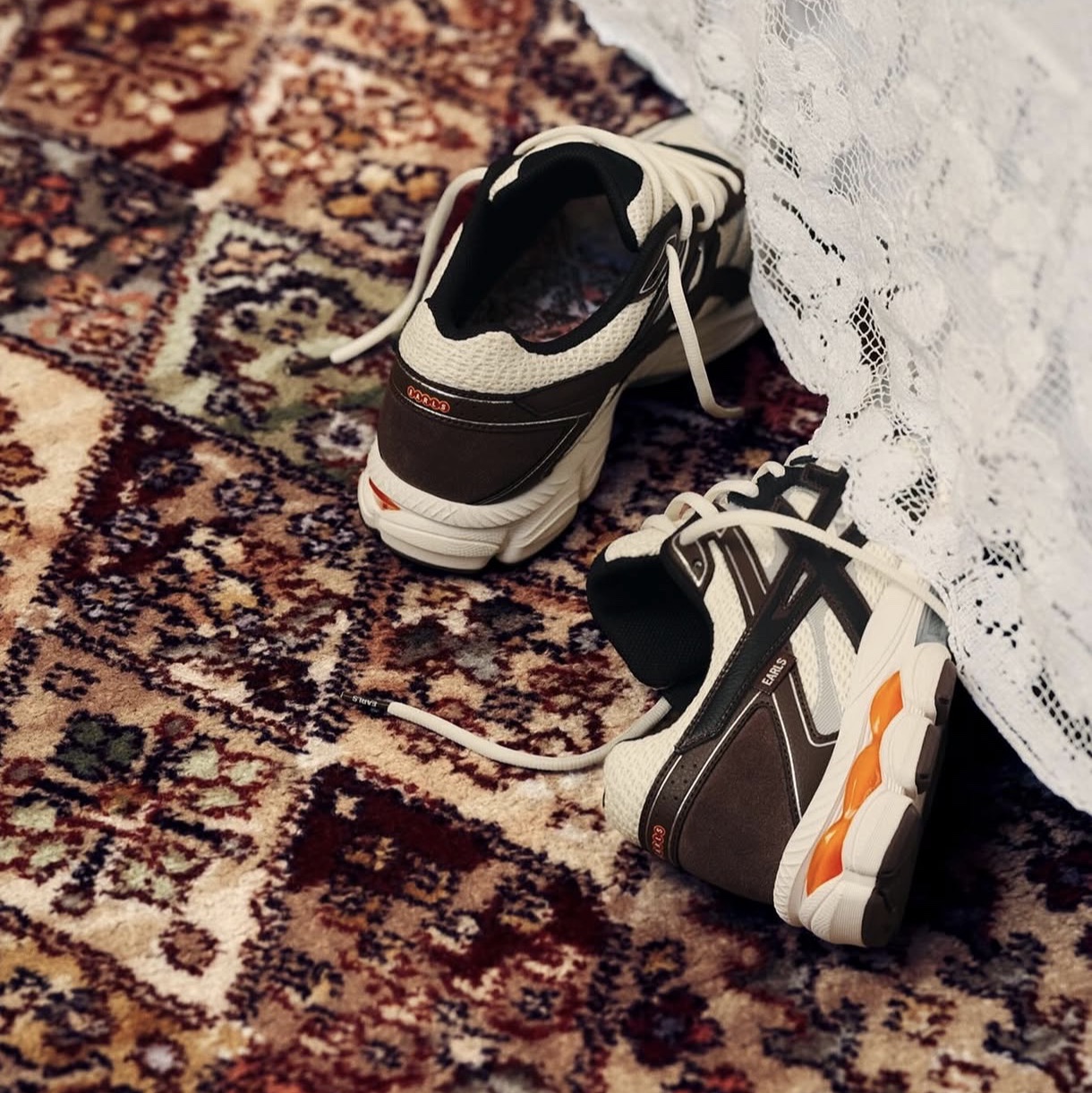 Asics x Earls Collection Gel-Cumulus 16 Coconut Milk Black 착용 스타일