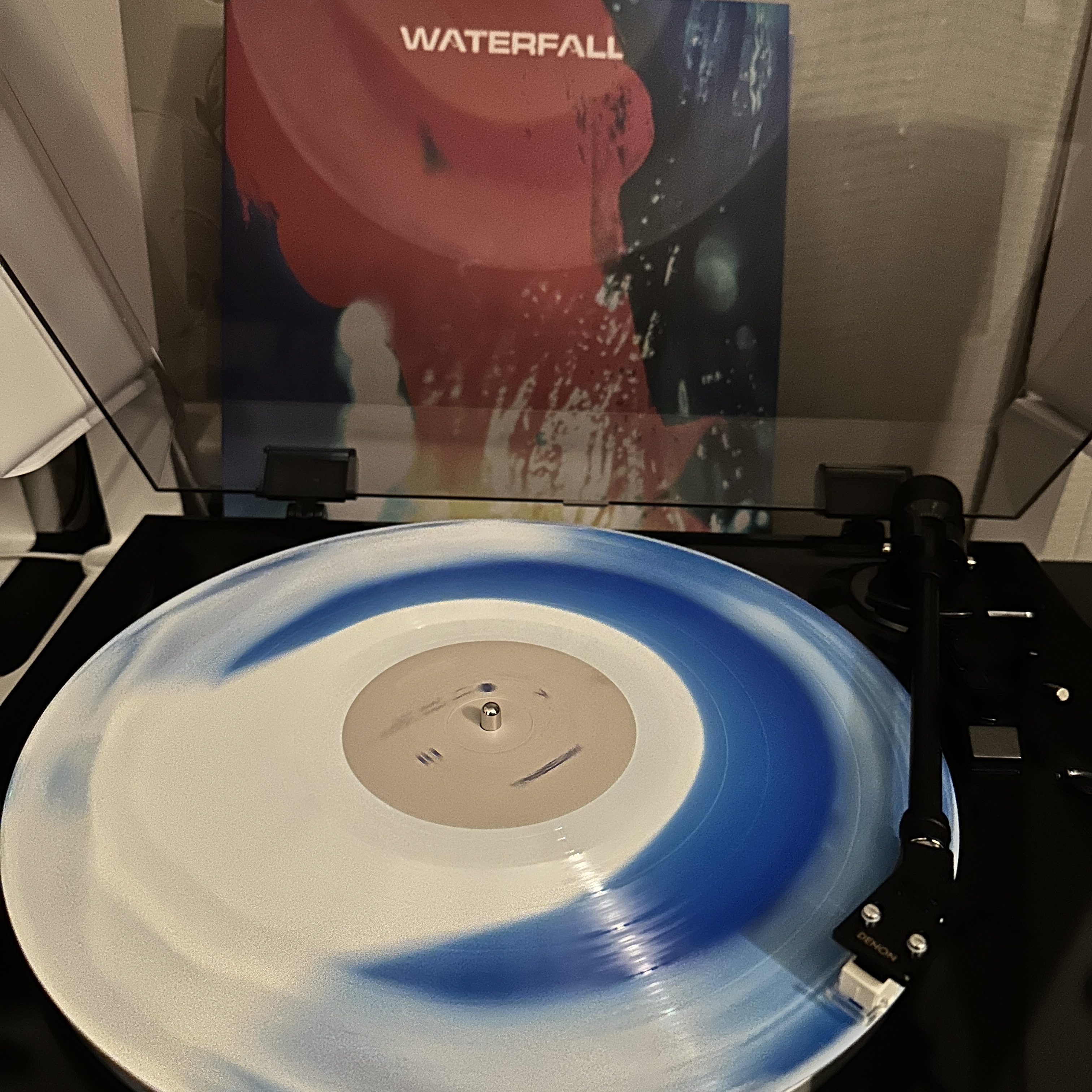 BI 1st Album Waterfall LP 착용 스타일