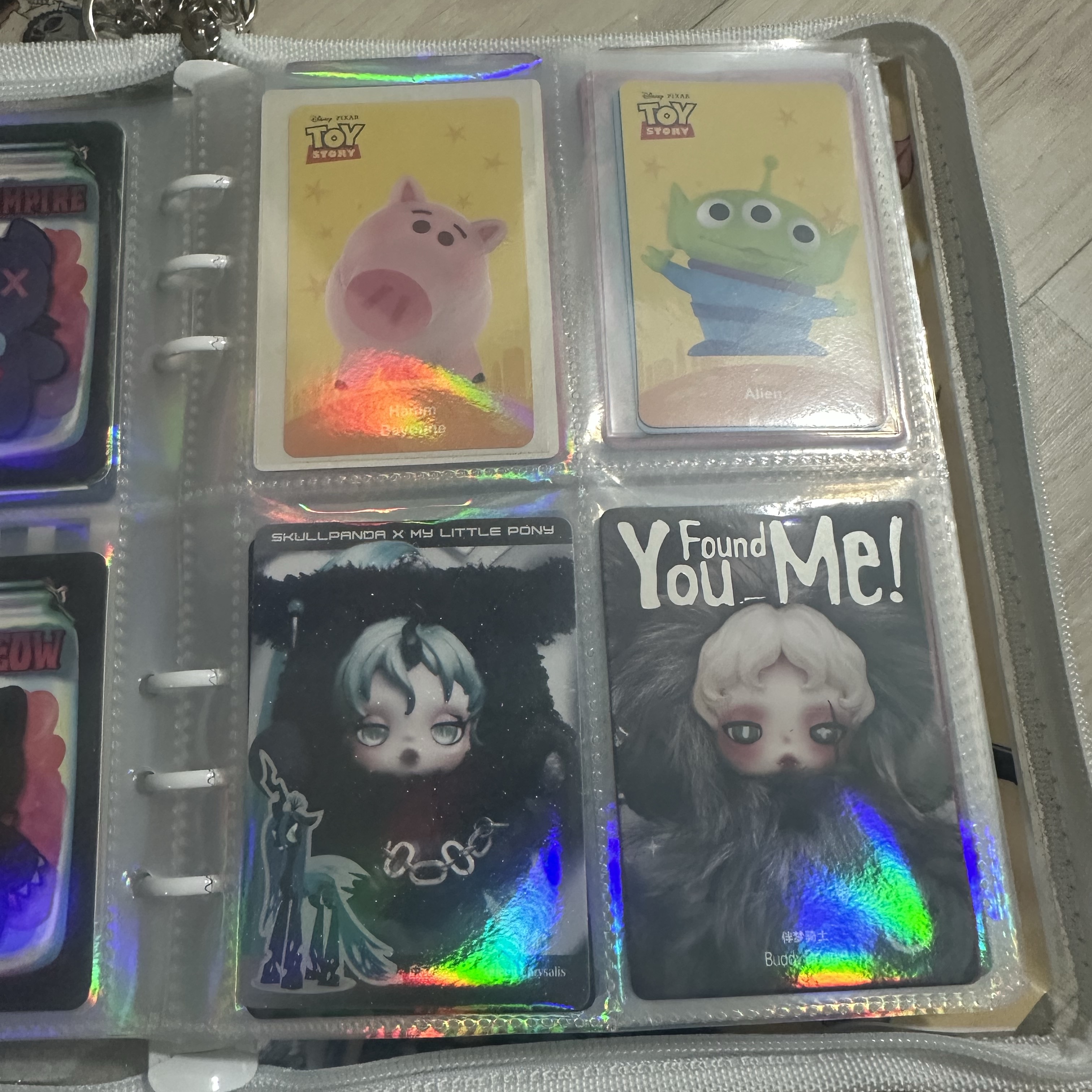 Pop Mart Skullpanda x My Little Pony Series Plush Doll Pendant Queen Chrysalis (Opened Case), Pop Mart Skullpanda You Found Me ! Series Plush Doll Pendant Darkness (Opened Case) 착용 스타일 - 2