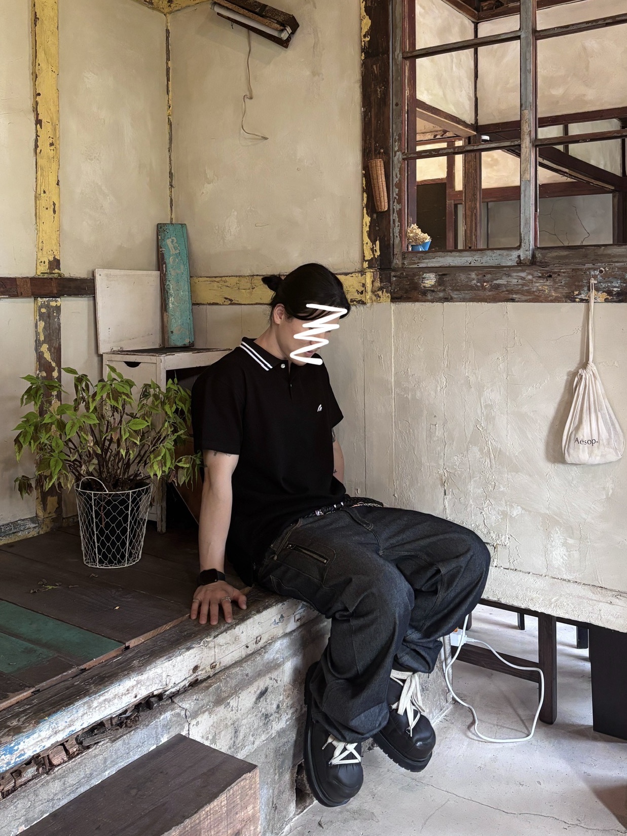 MJD Wave Logo Polo Black, MJD Low-Rise Dual Zip Denim Indigo 착용 스타일 - 6