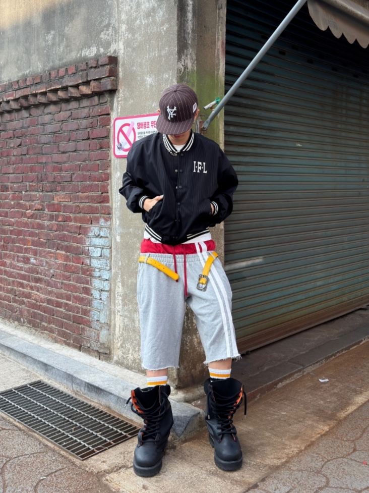 ROARINGRAD Double Waist Bermuda Sweat Pants Gray 착용 스타일 - 2