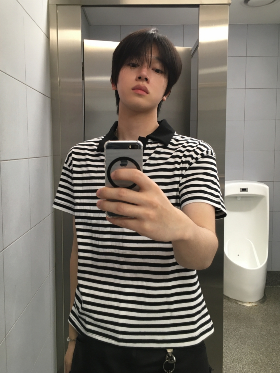 ROARINGRAD Striped Polo T-shirt Black 착용 스타일