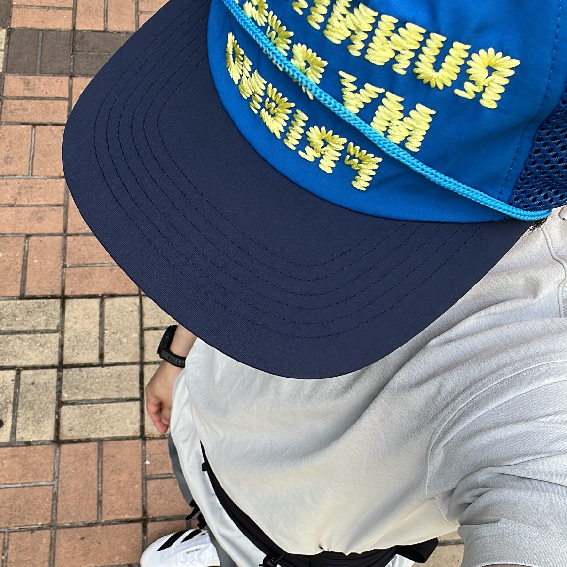 Alex Zono Running Is My Best Friend Trucker Blue 착용 스타일