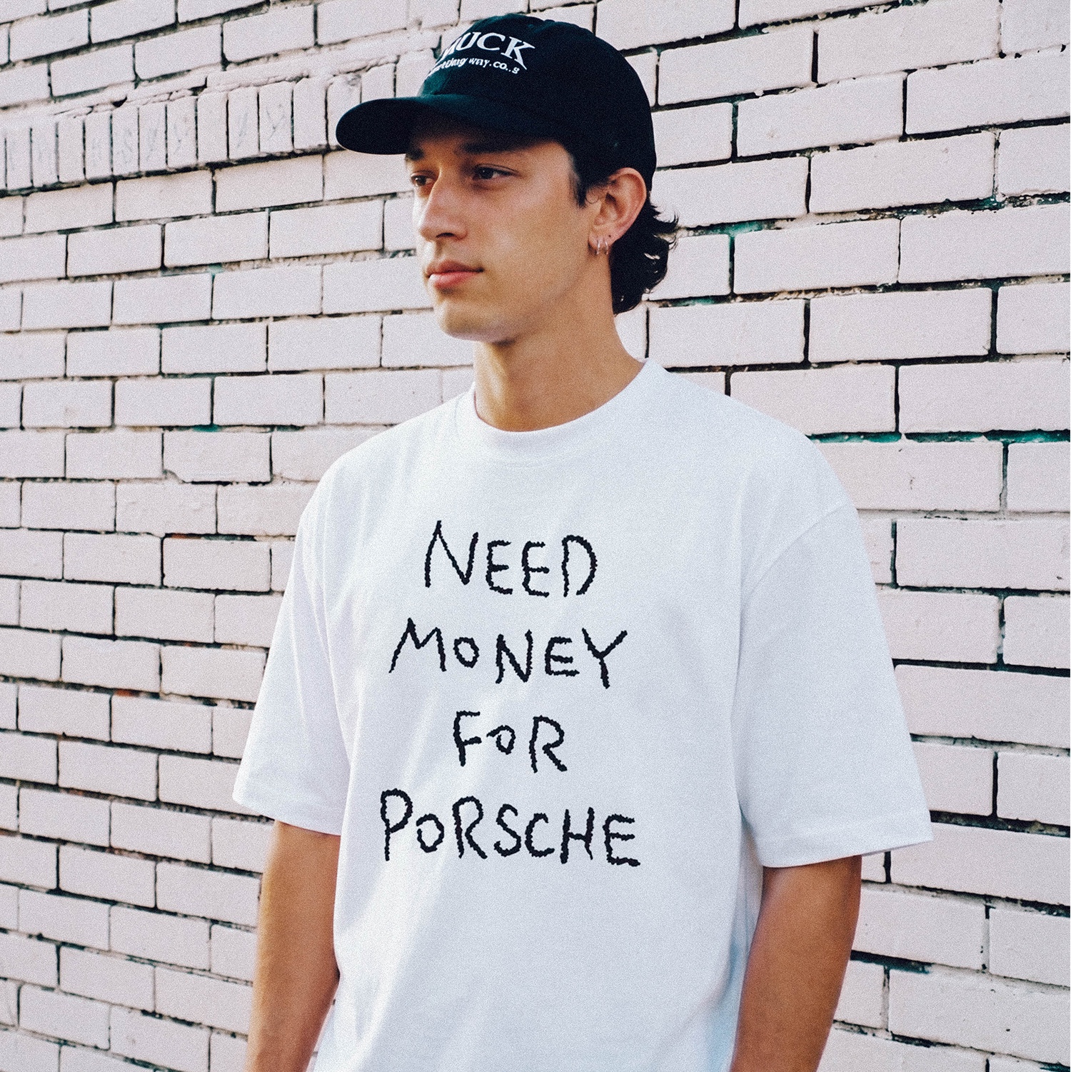 GILDAN X Vintage Collection NEED MONEY FOR PORSHCE T-Shirt (2 Color) 착용 스타일