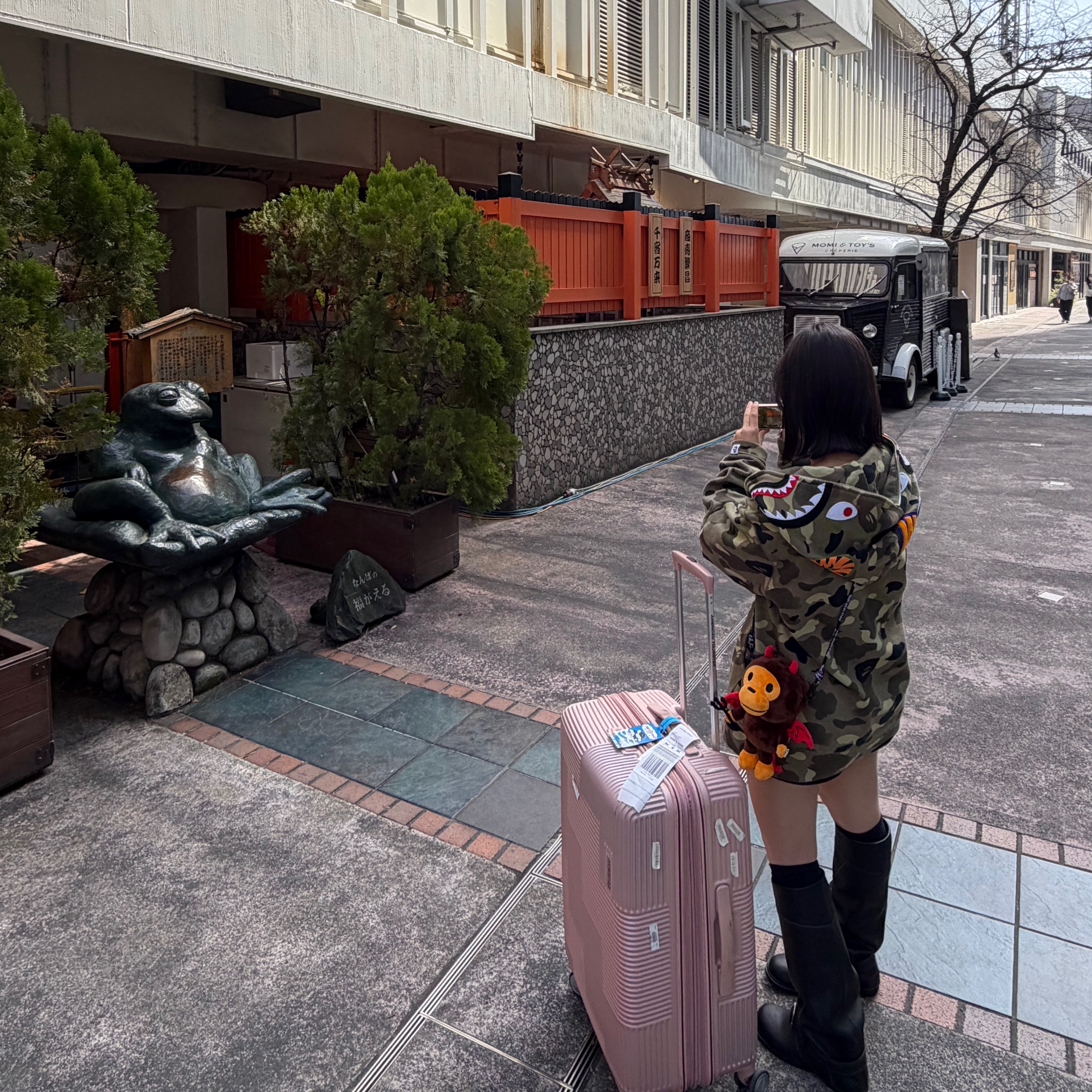 BAPE Gradation Camo Shark Full Zip Hoodie Olivedrab 착용 스타일 - 4