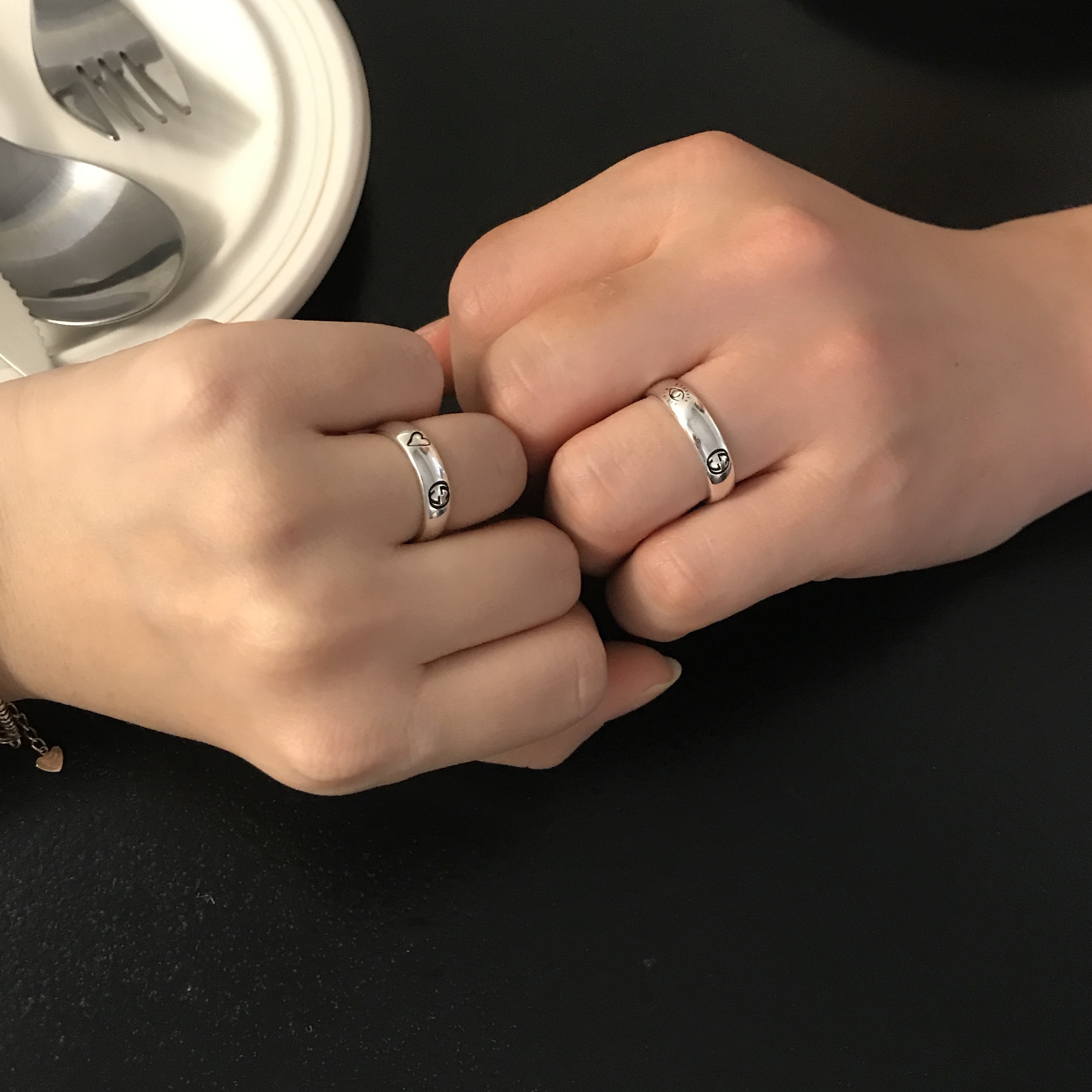 Gucci Blind For Love Ring Silver 착용 스타일