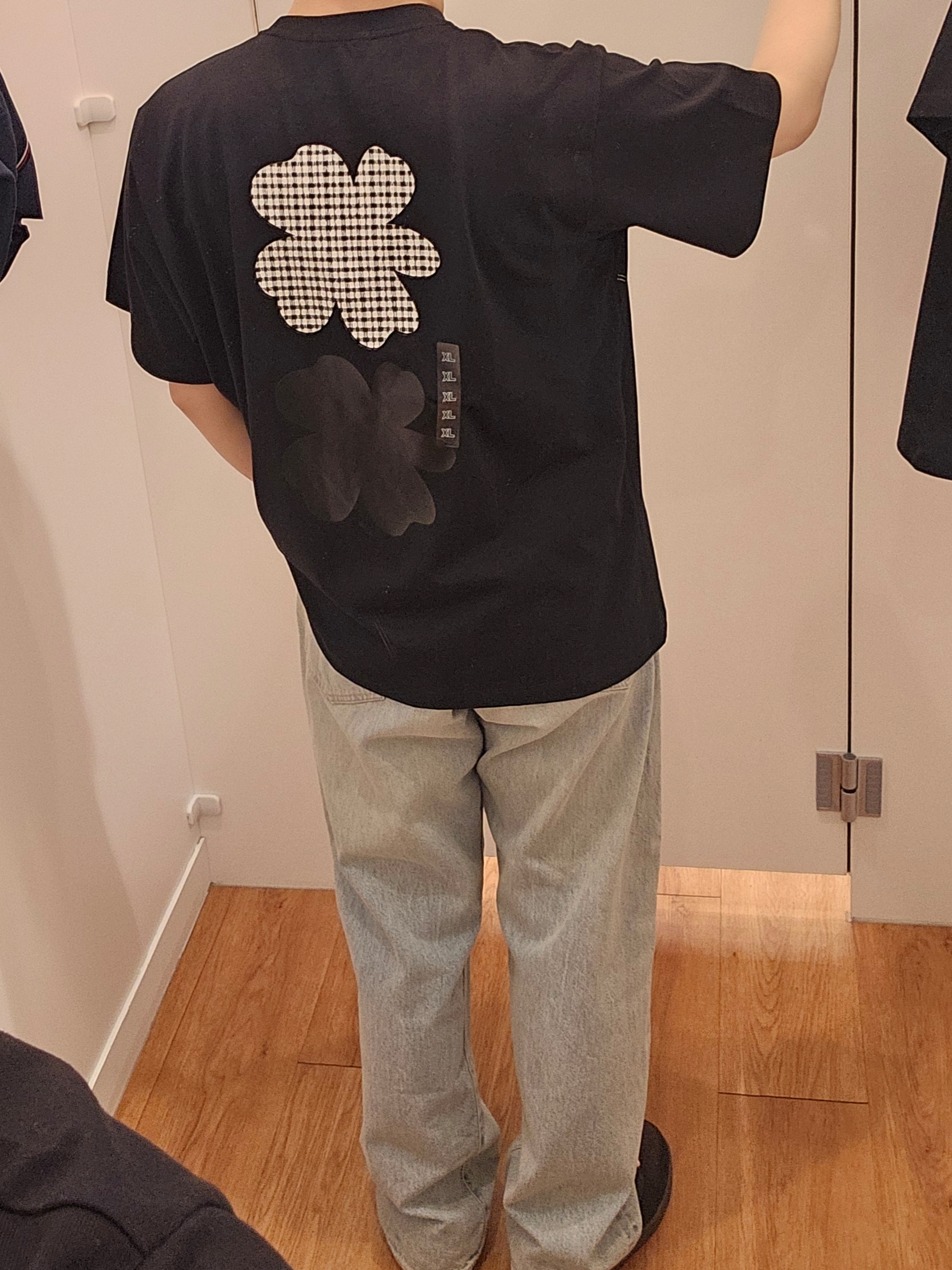 (W) Uniqlo x Cecilie Bahnsen Graphic T-Shirt Black, Comoli 5P Denim Pants Bleach - 23SS 착용 스타일 - 2