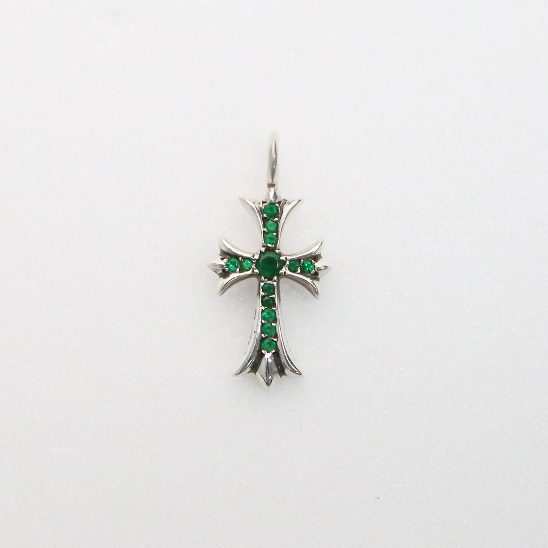 한스룸 크롬하츠 타이니팻 크로스 참 파베 에메랄드(Hansroom Chrome Hearts Tiny Fat Cross charm Pave Emerald) - 2