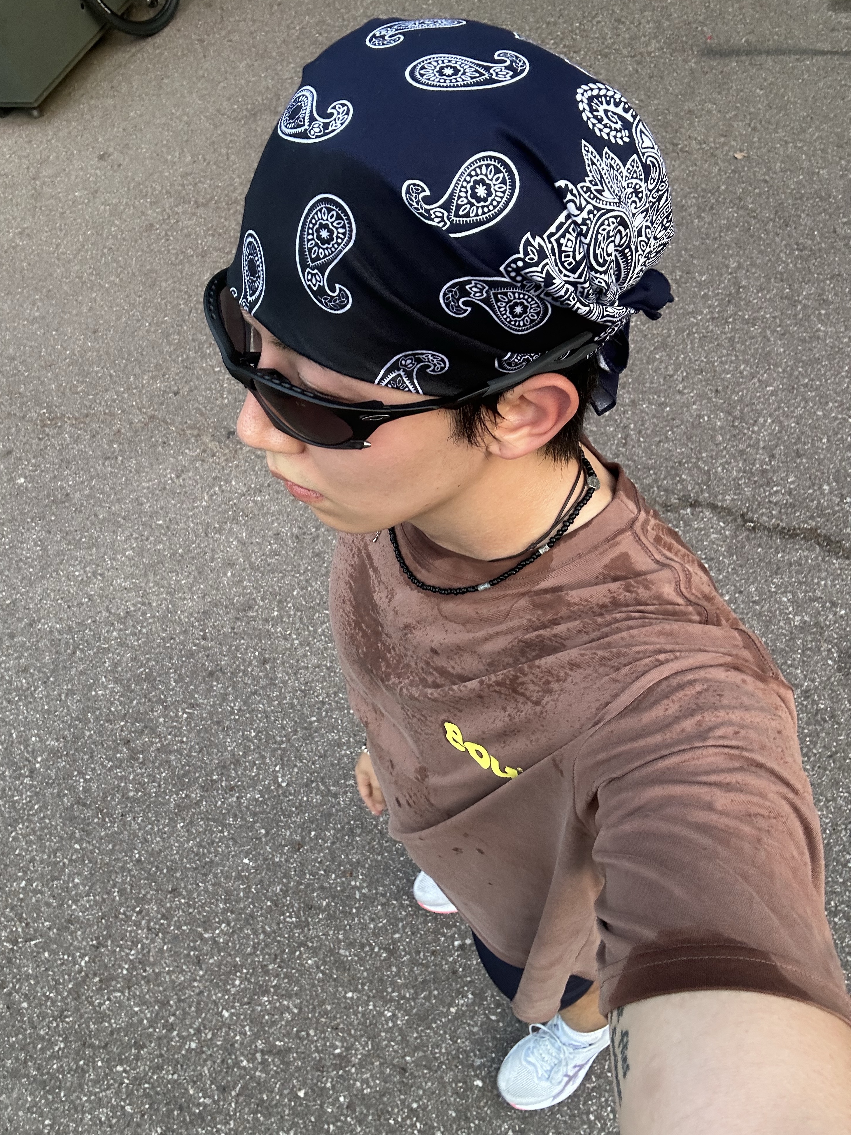 EOU TRACKRUN SS001 Brown, Oakley Plantaris Matte Black Frame Prizm Grey Lenses Regular Universal Fit 착용 스타일 - 1
