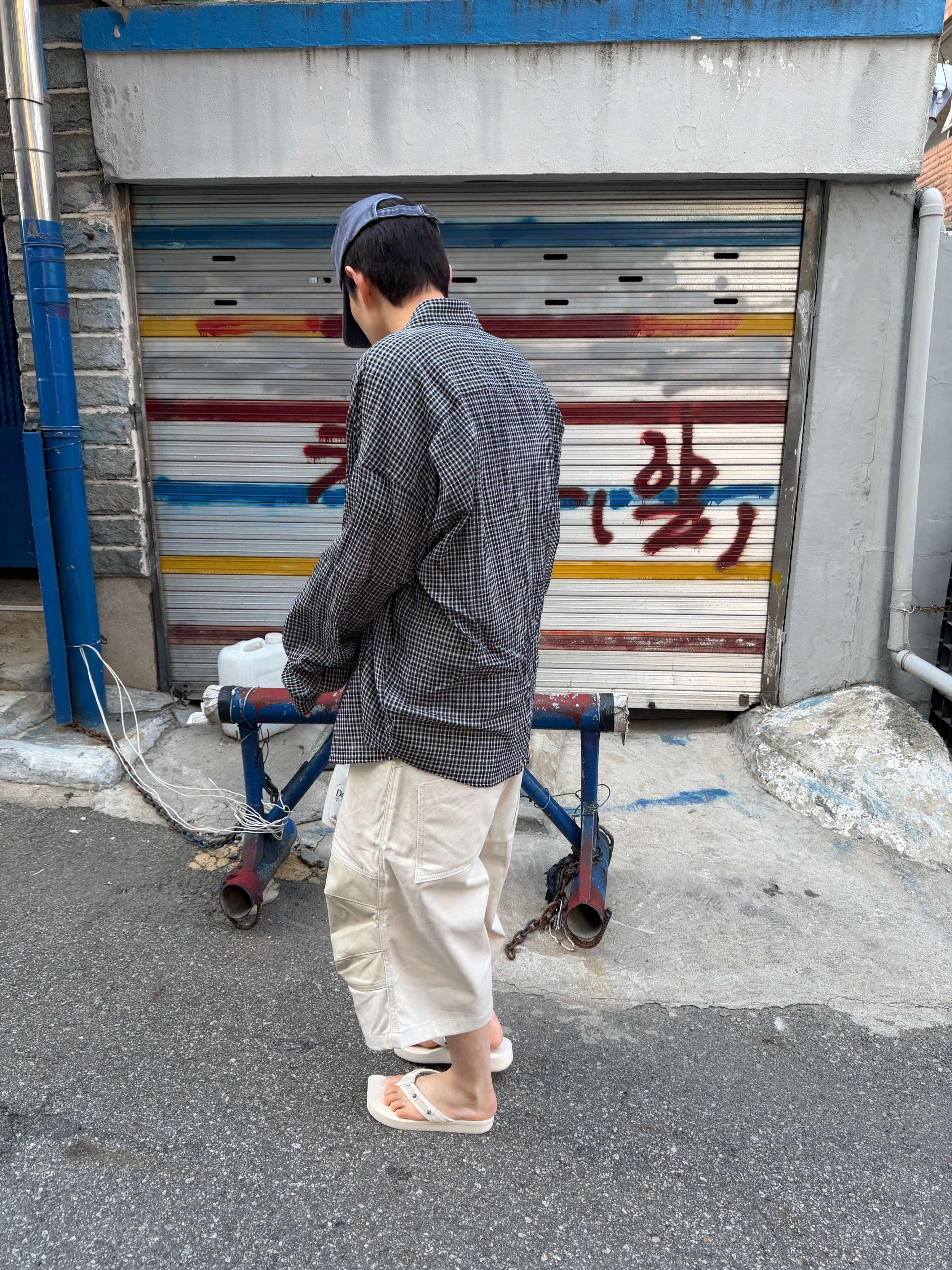 ROARINGRAD Layered Knee Bermuda Pants Beige, Nonnod Flexible Sheer Check Shirt Black 착용 스타일 - 3