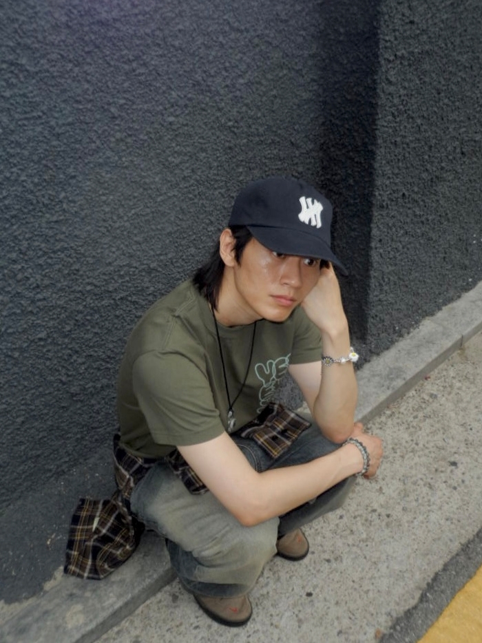 Nike SB Ishod Wair Light Olive, [더블적립]YESEYESEE C-Logo Tee Khaki 착용 스타일 - 1