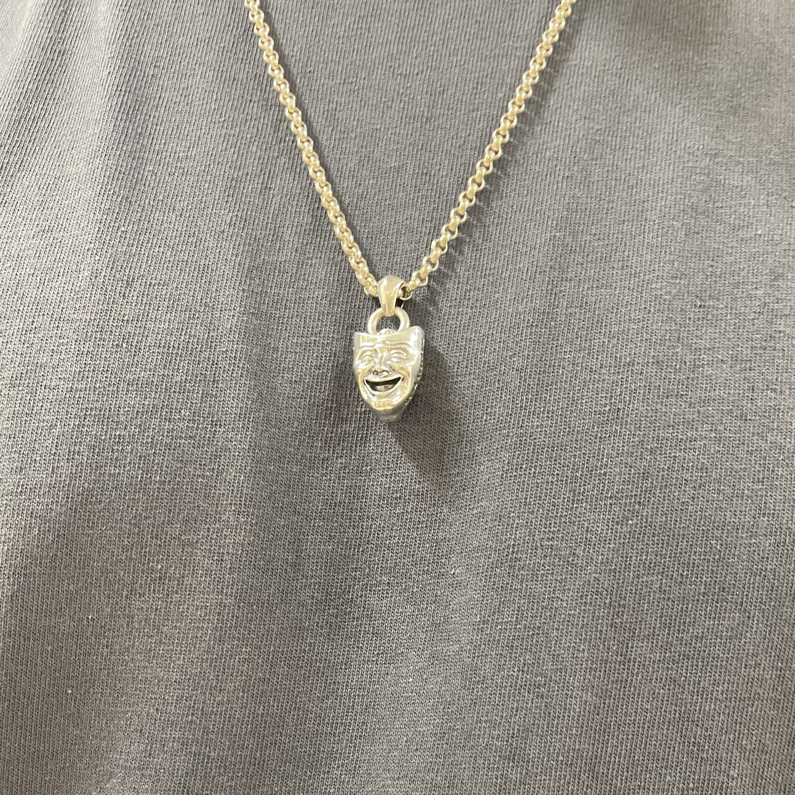 Supreme Drama Masks Pendant Silver - 26SS 착용 스타일 - 3
