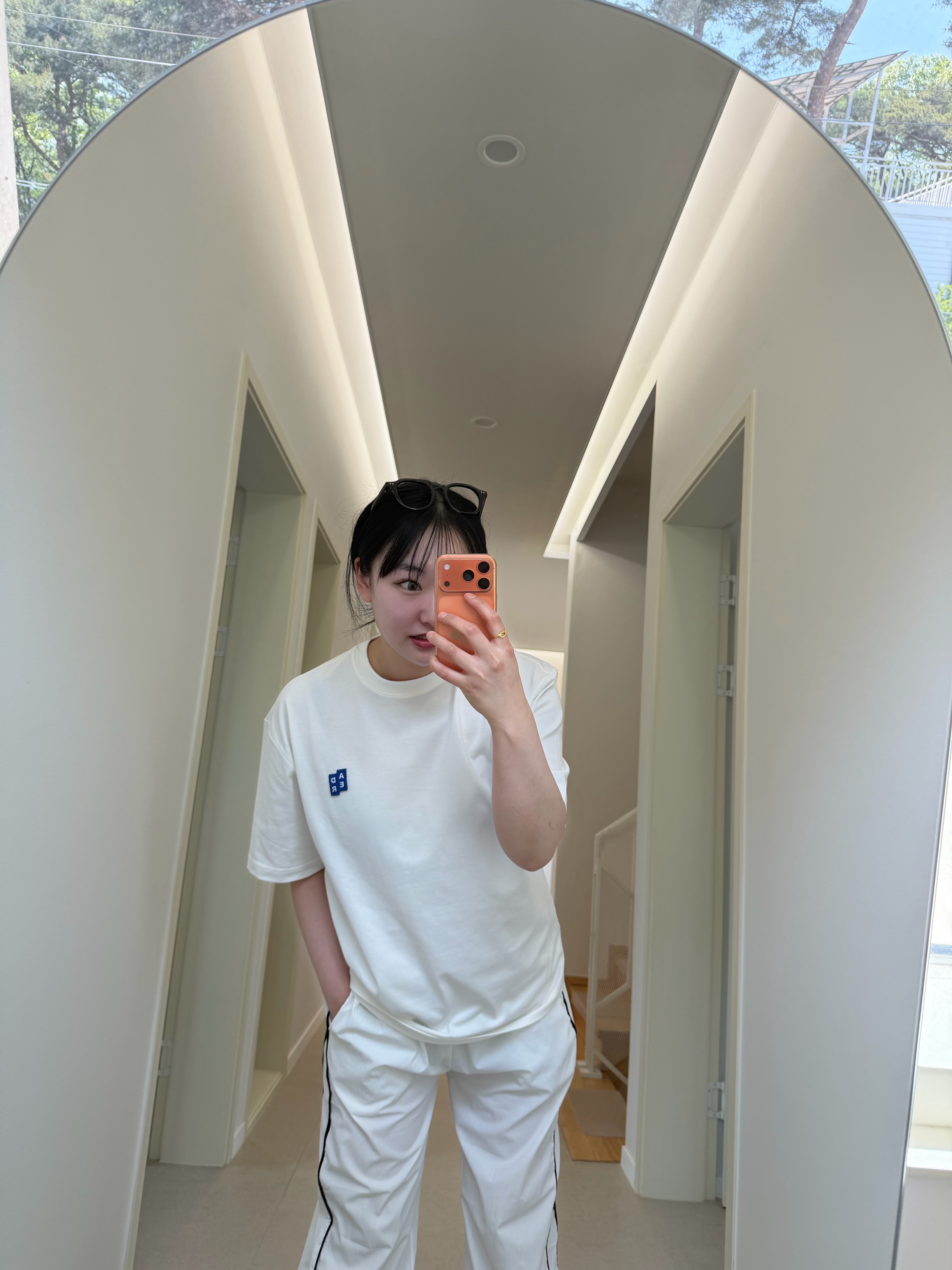 Ader Error Sig; TRS/BL Tag T-Shirt 01 Off White 착용 스타일