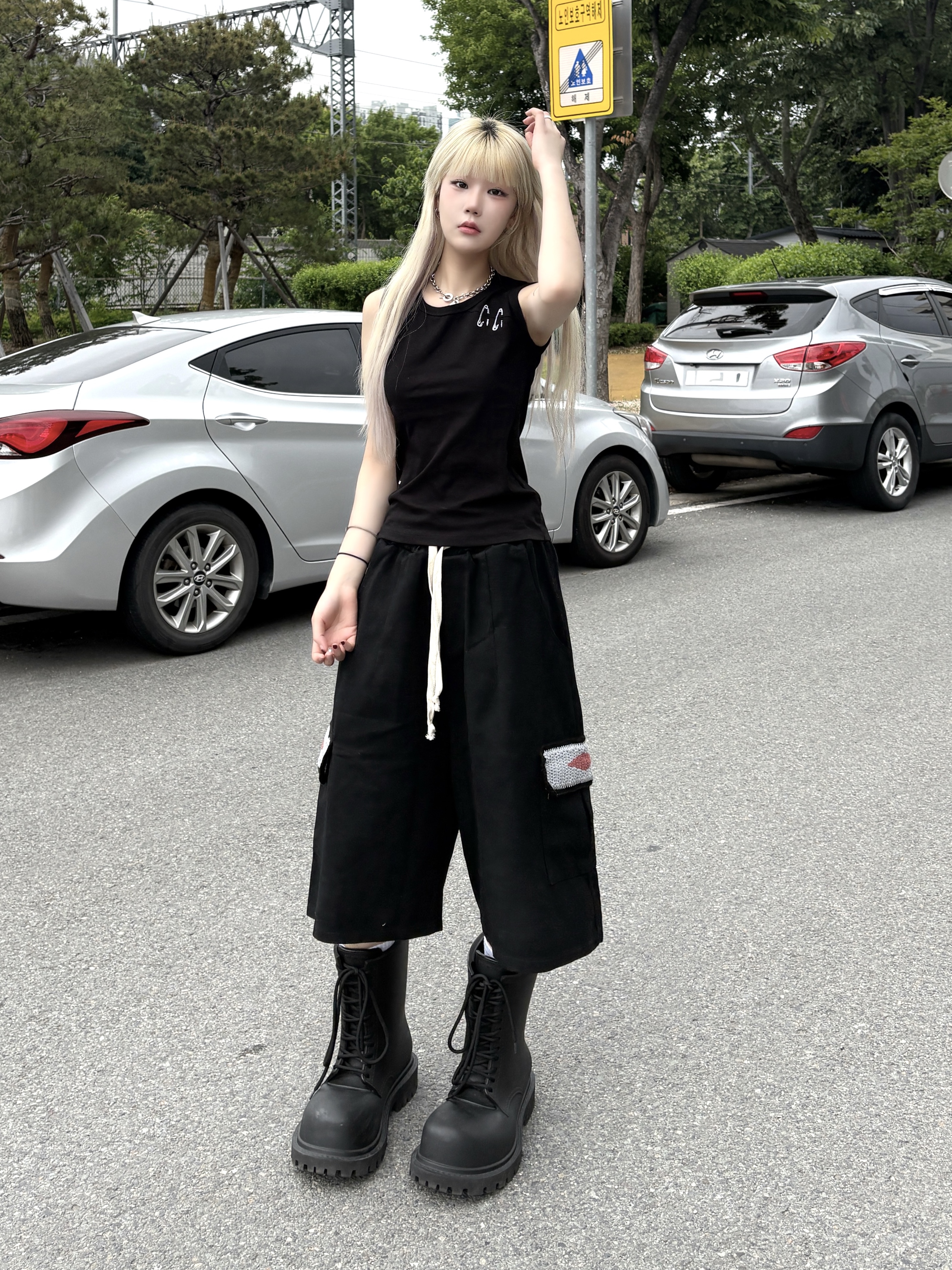 Balenciaga XL Army Boots Full Eva Black 착용 스타일 - 3
