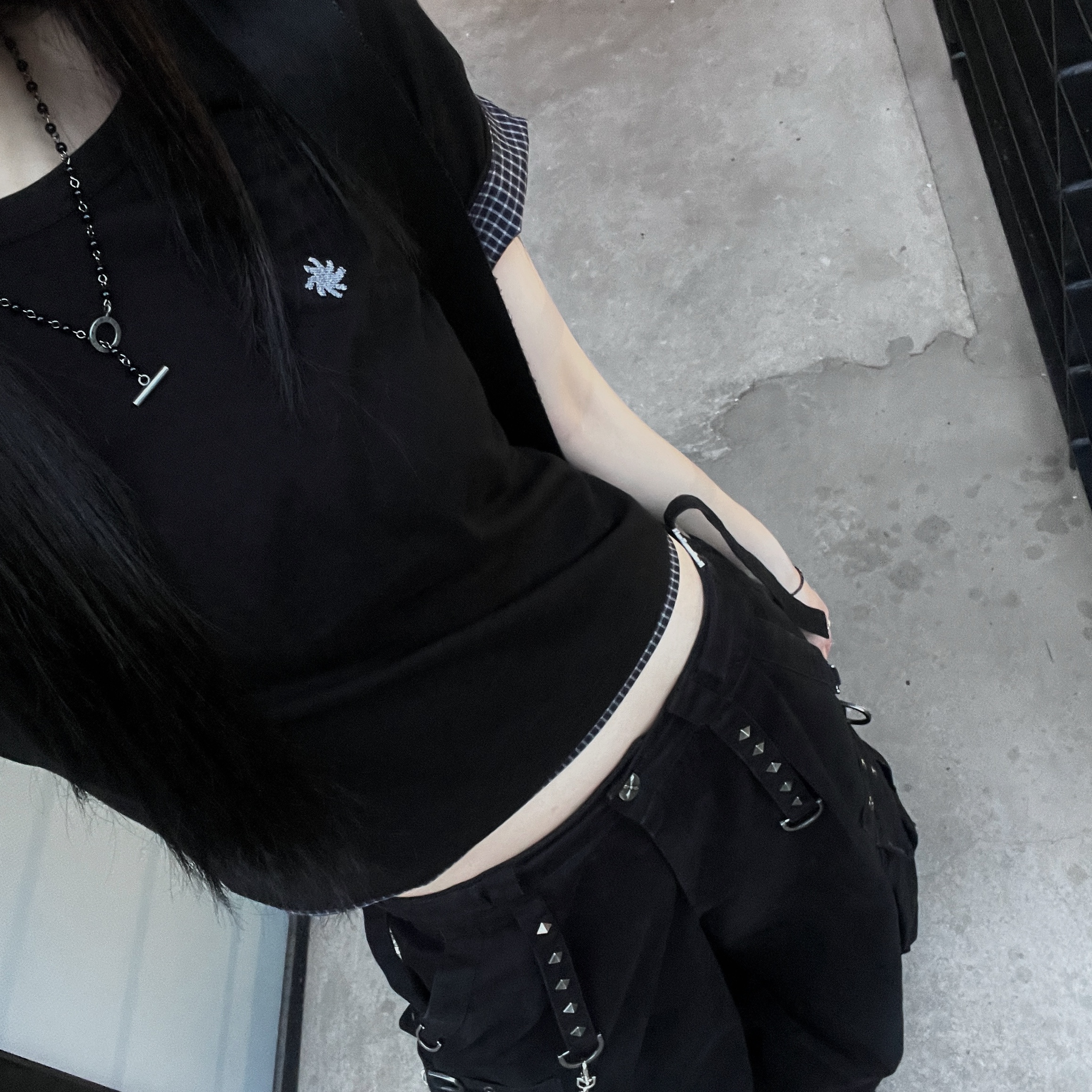 SLOW RECORD HOUSE Layered Check Roll-Up T-Shirt Black 착용 스타일 - 3