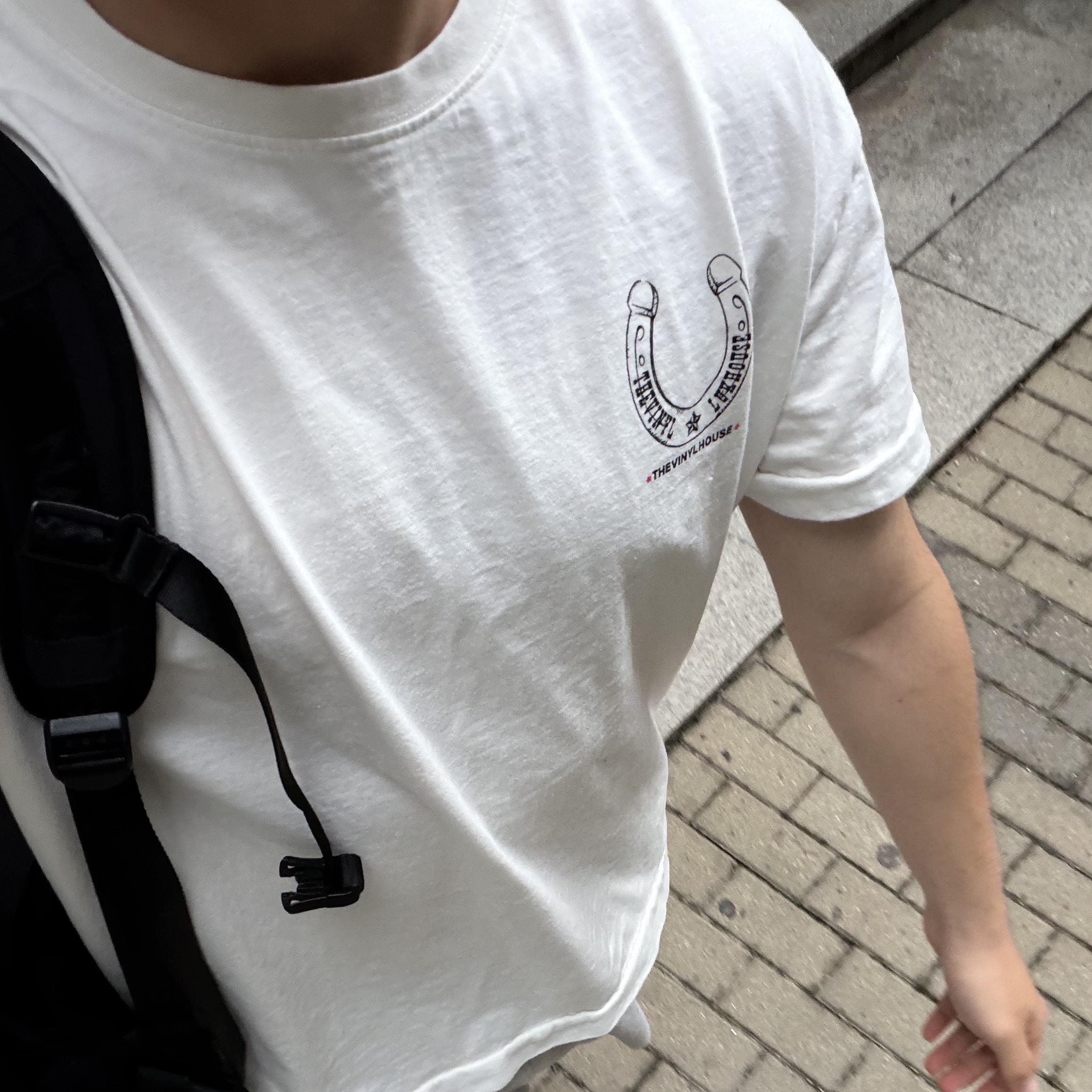 Thevinylhouse Lucky House Tee White 착용 스타일 - 2