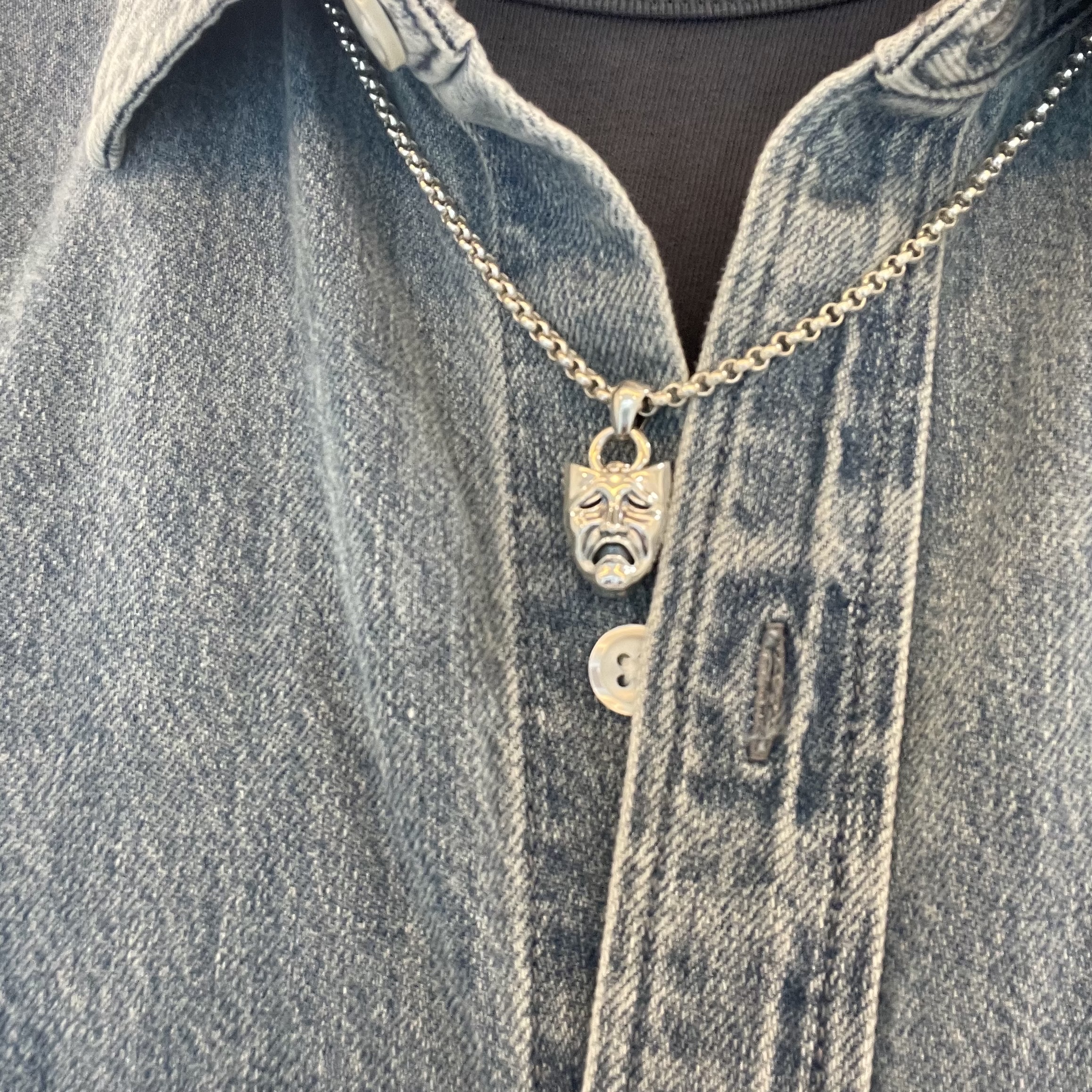 Supreme Drama Masks Pendant Silver - 26SS 착용 스타일 - 5