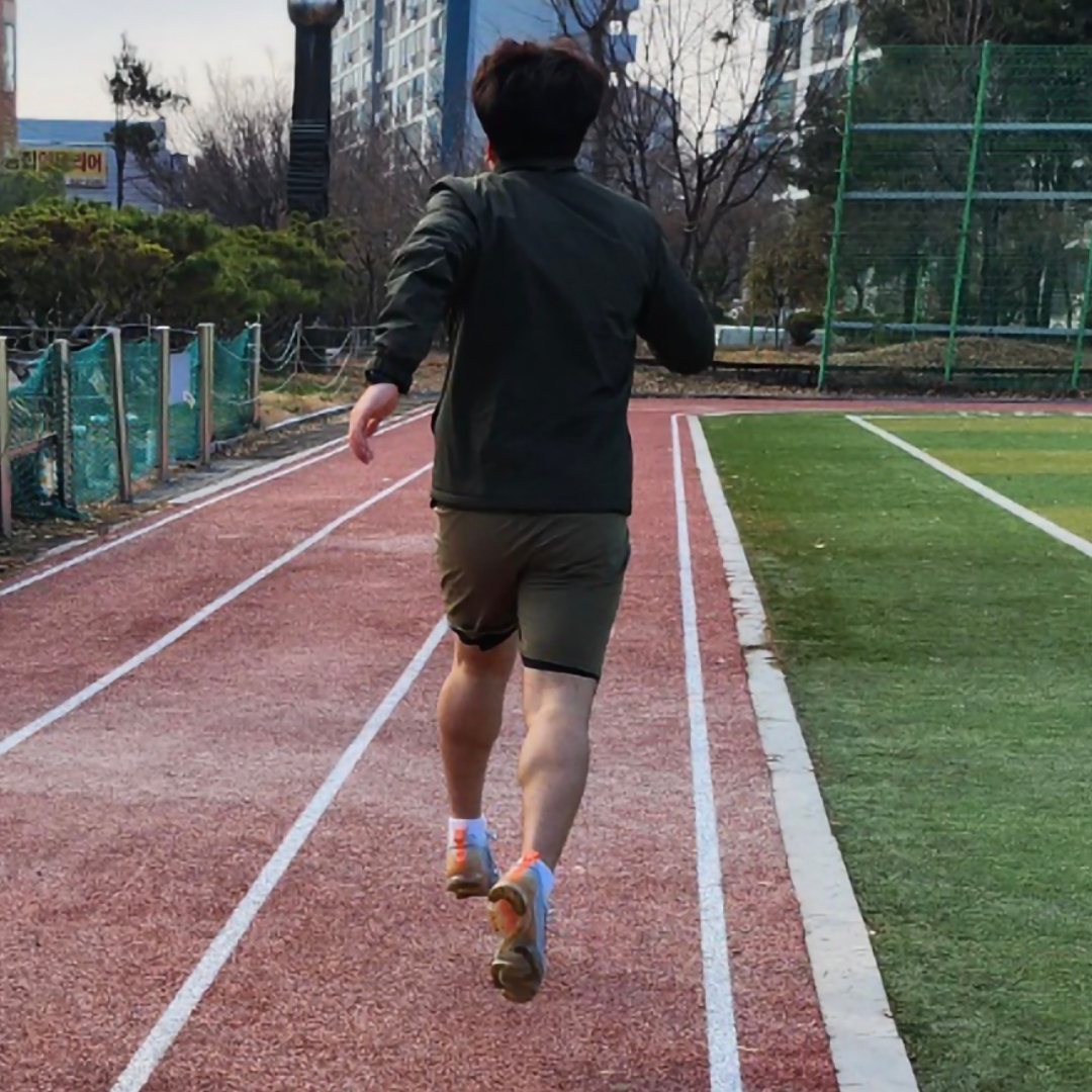 Nike Air VaporMax 2021 Flyknit Grey Fog Bright Mango 착용 스타일
