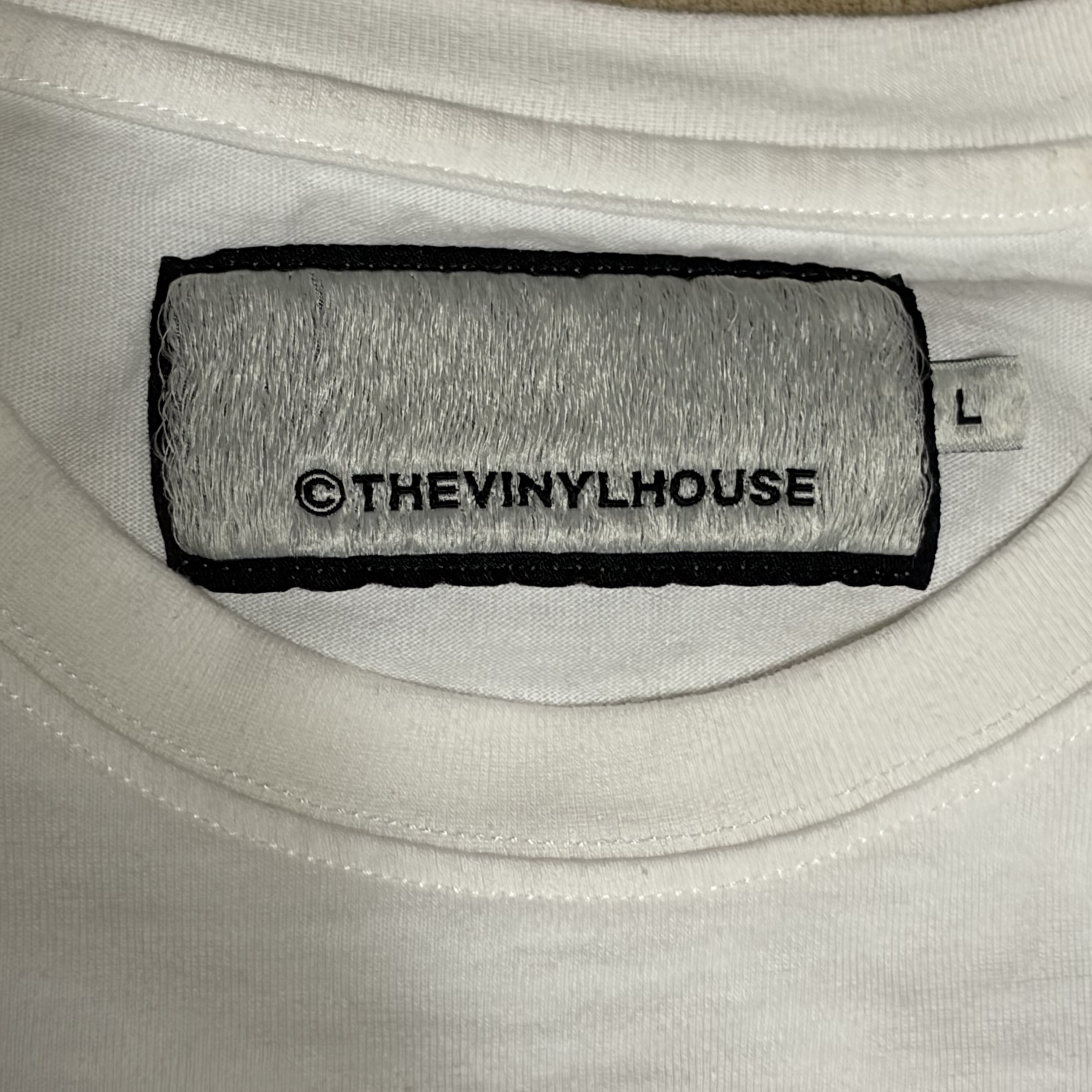 Thevinylhouse Lucky House Tee White 착용 스타일 - 5