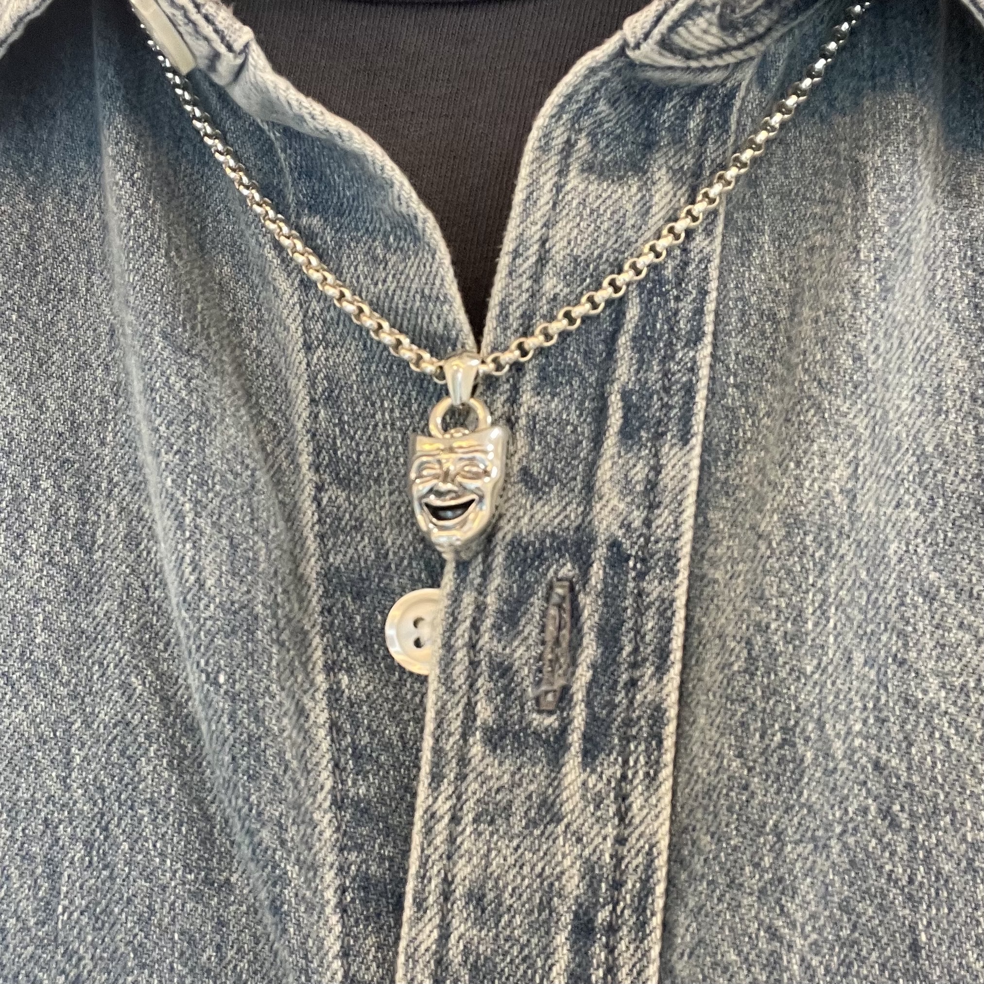 Supreme Drama Masks Pendant Silver - 26SS 착용 스타일 - 4