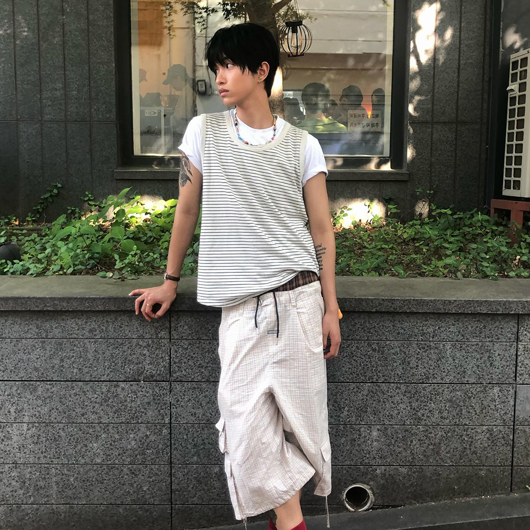 Thevinylhouse Layered Check Cargo Shorts Cream 착용 스타일