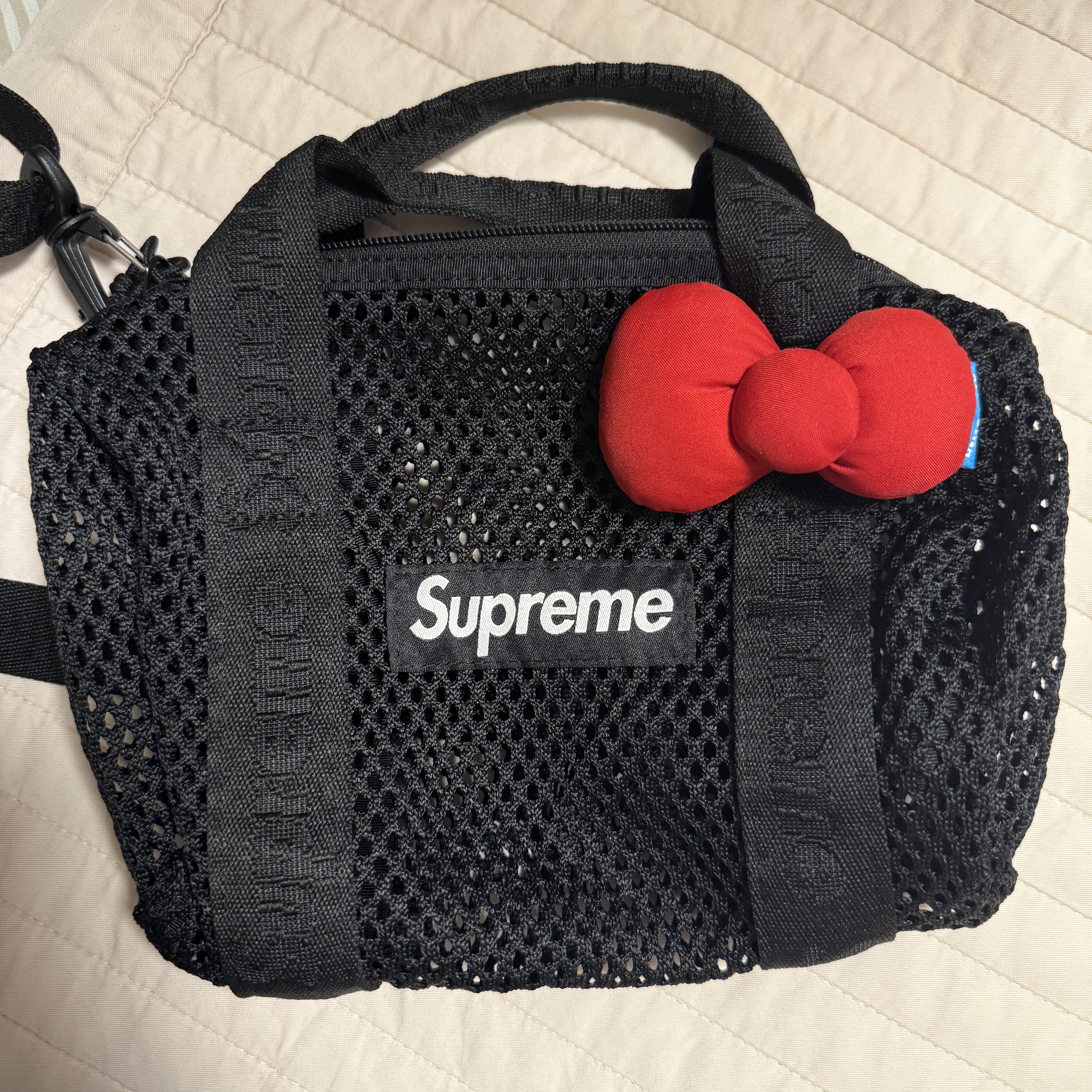 Supreme Mesh Mini Duffle Bag Black - 25SS 착용 스타일