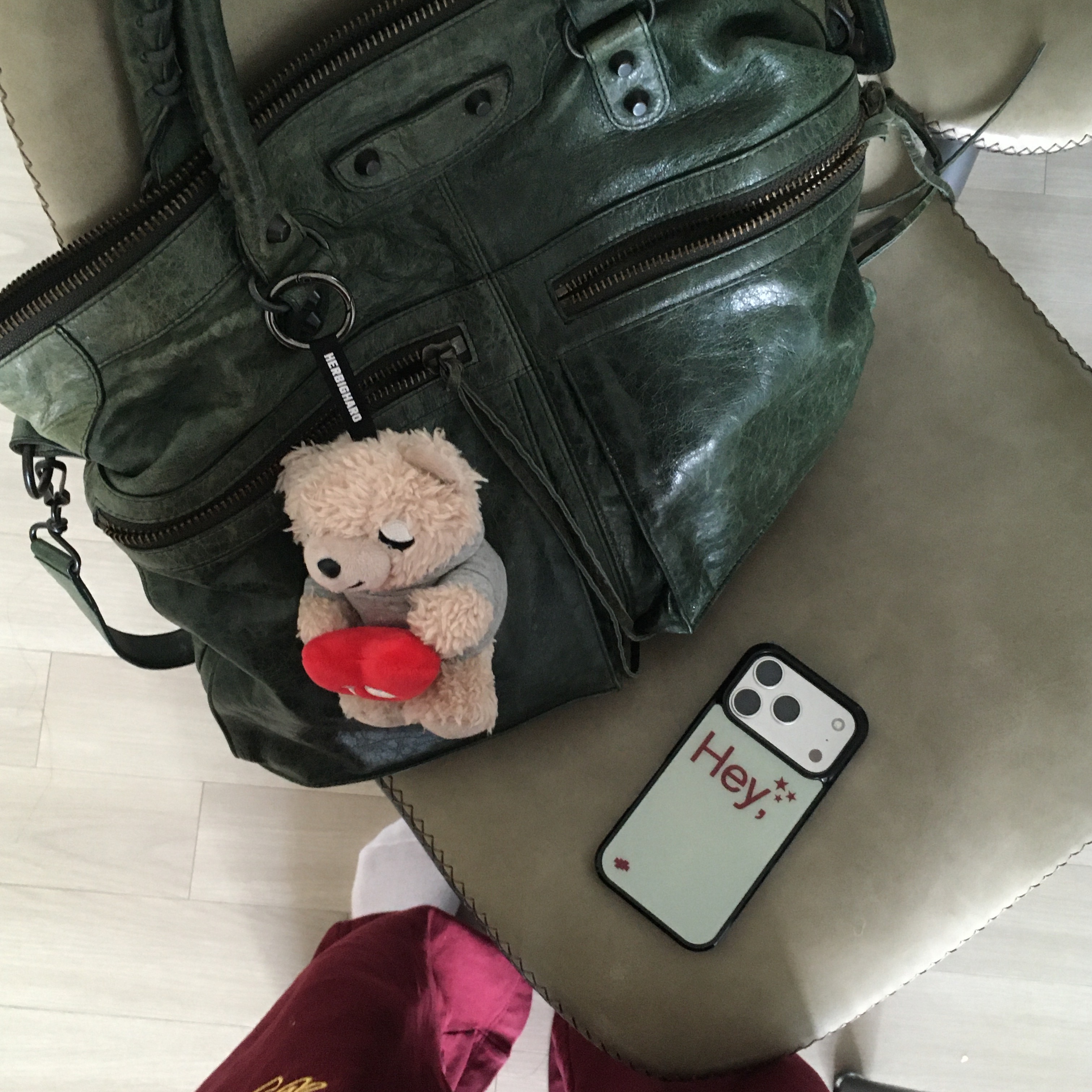 BEIGE_ I LOVE ME BEAR KEYLING 착용 스타일