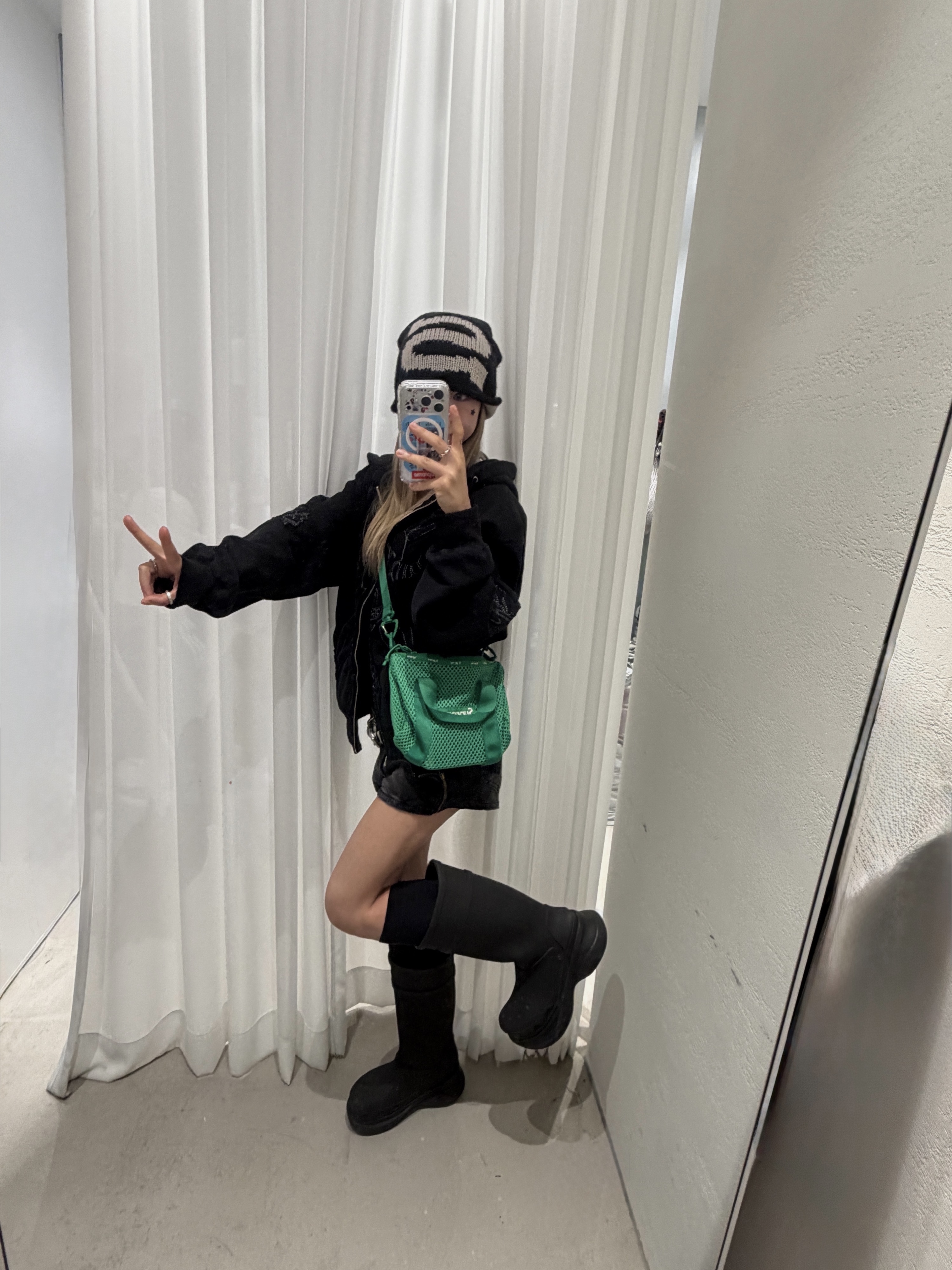 Supreme Mesh Mini Duffle Bag Green - 23SS, Stussy Knit Skullcap Burly S Black 착용 스타일