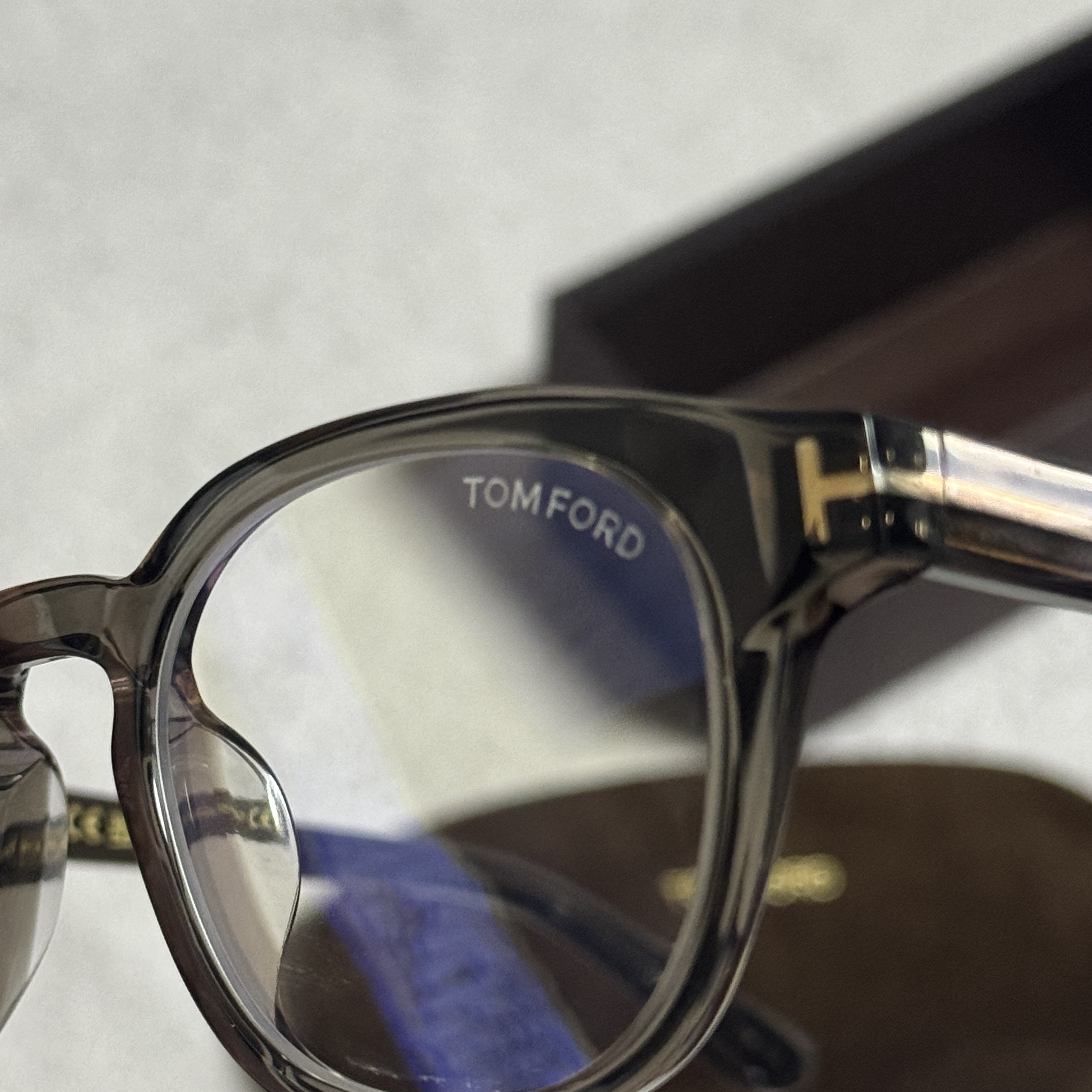 Tom Ford TF6000 Brown 착용 스타일 - 2