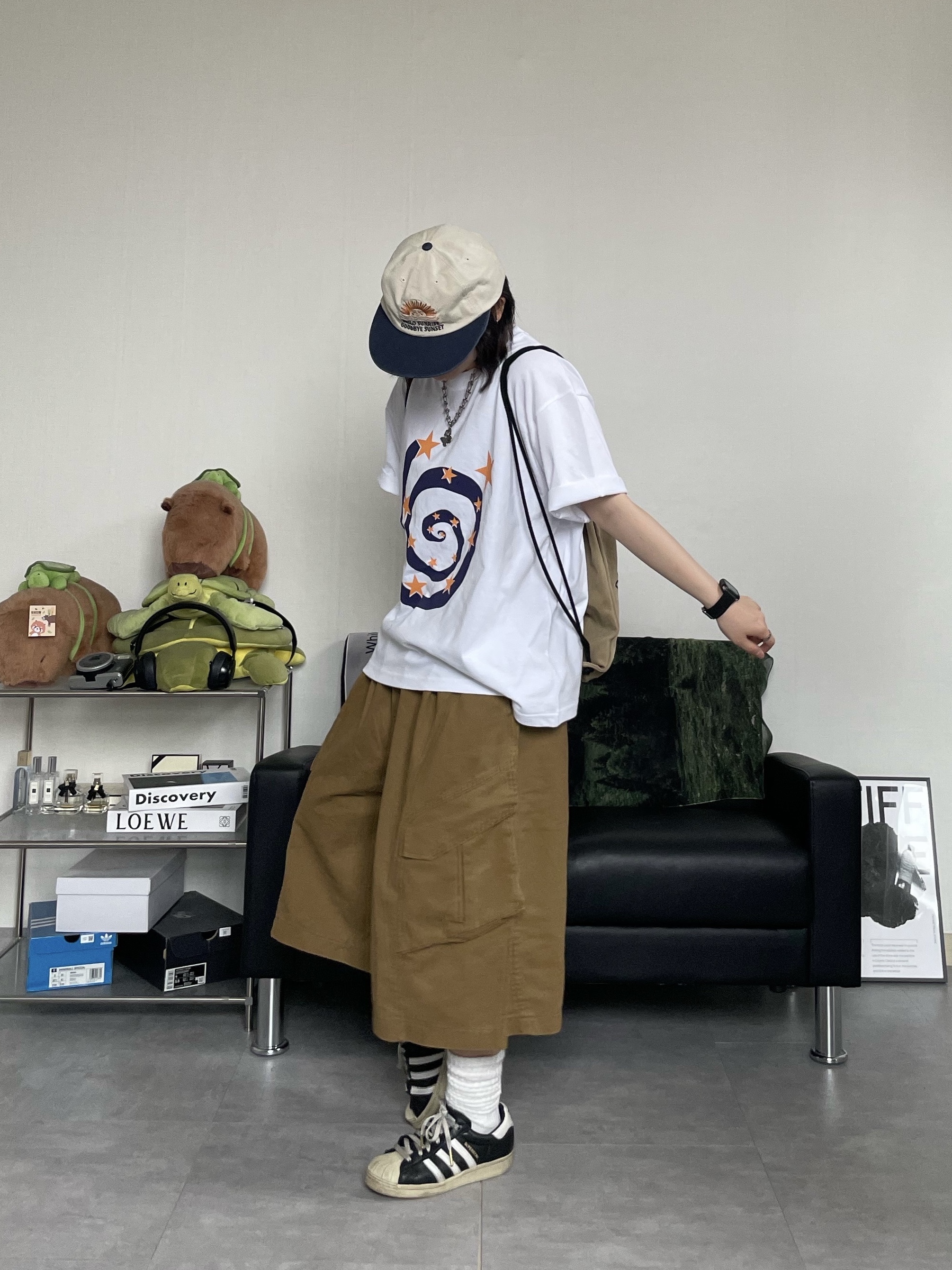 Hello Sunrise 90s Logo 6Panel Cap Beige & Navy, Deus Ex Machina String Bag Tan 착용 스타일 - 2