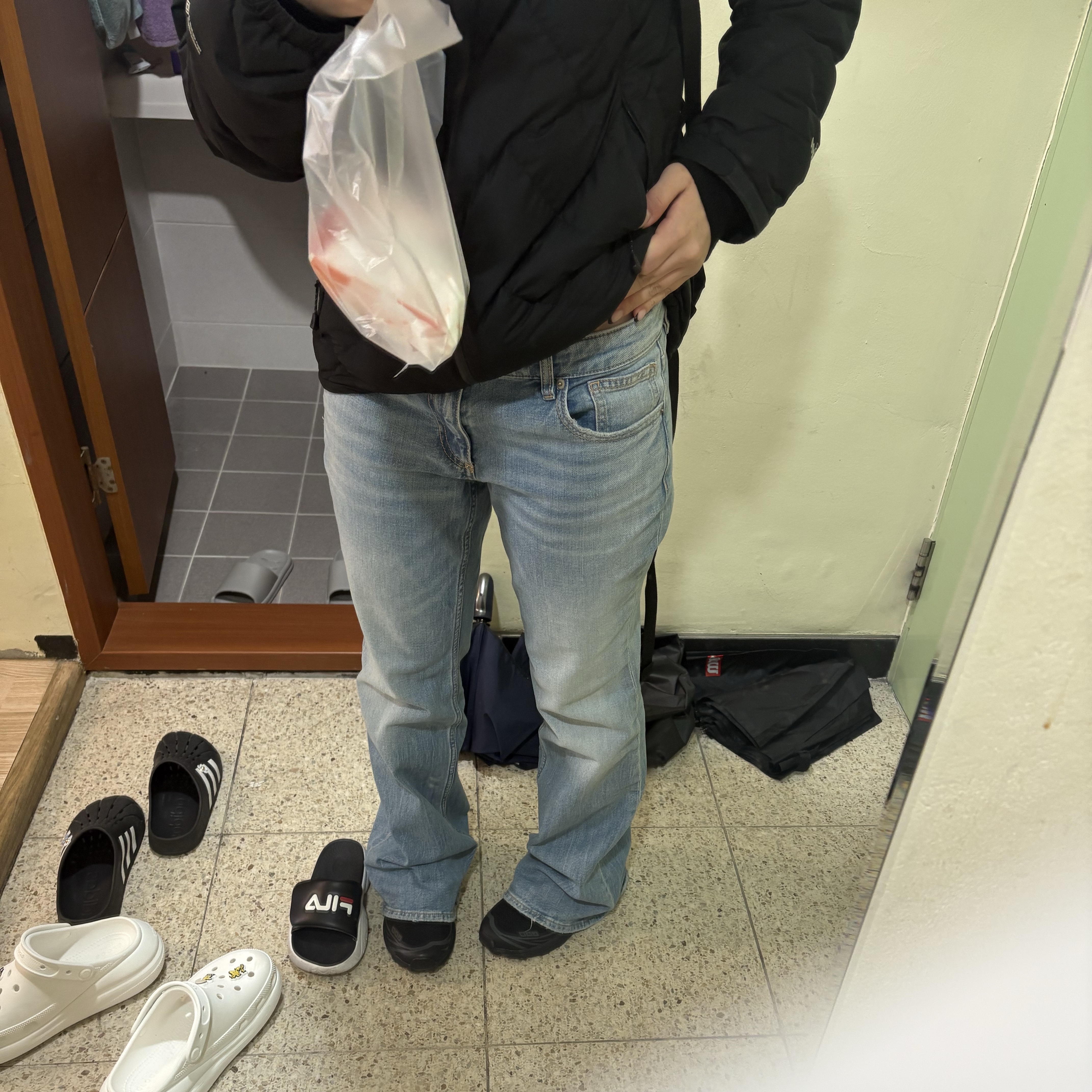 Prada Medium Leather Bag Black, [6% 적립] Deus Ex Machina College Address Hoodie Zipup M Grey 착용 스타일 - 3