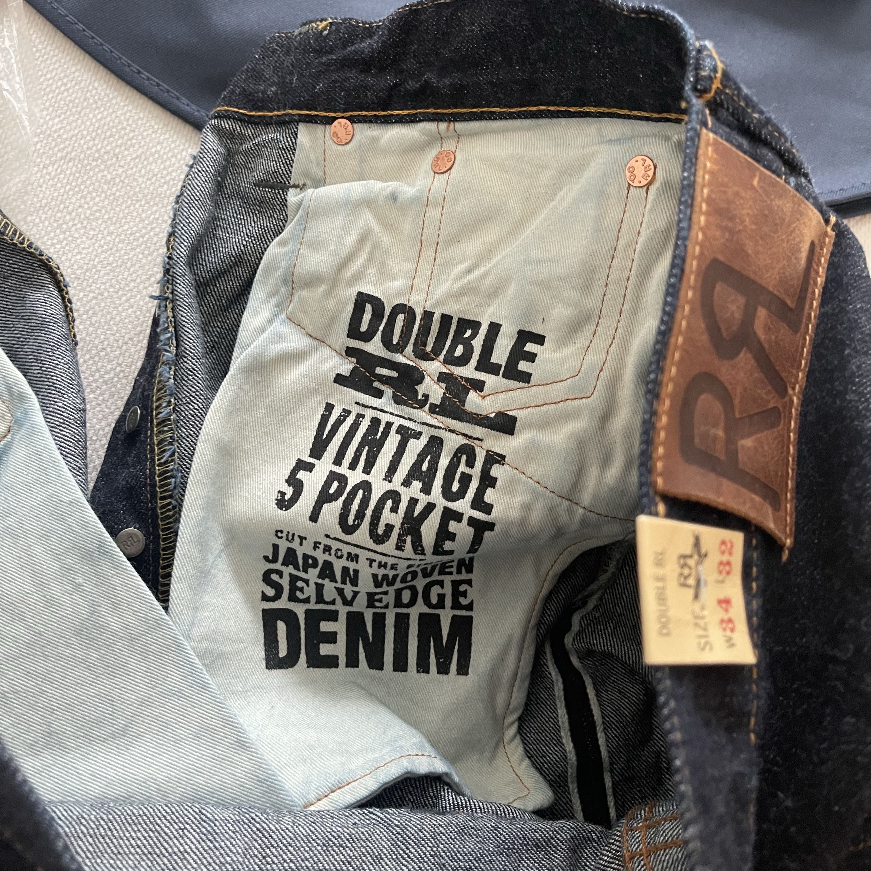 Double RL Vintage 5 Pocket East West Selvedge Jeans East West Rinse, Double RL Leather Jacket Black Over Brown 착용 스타일 - 4