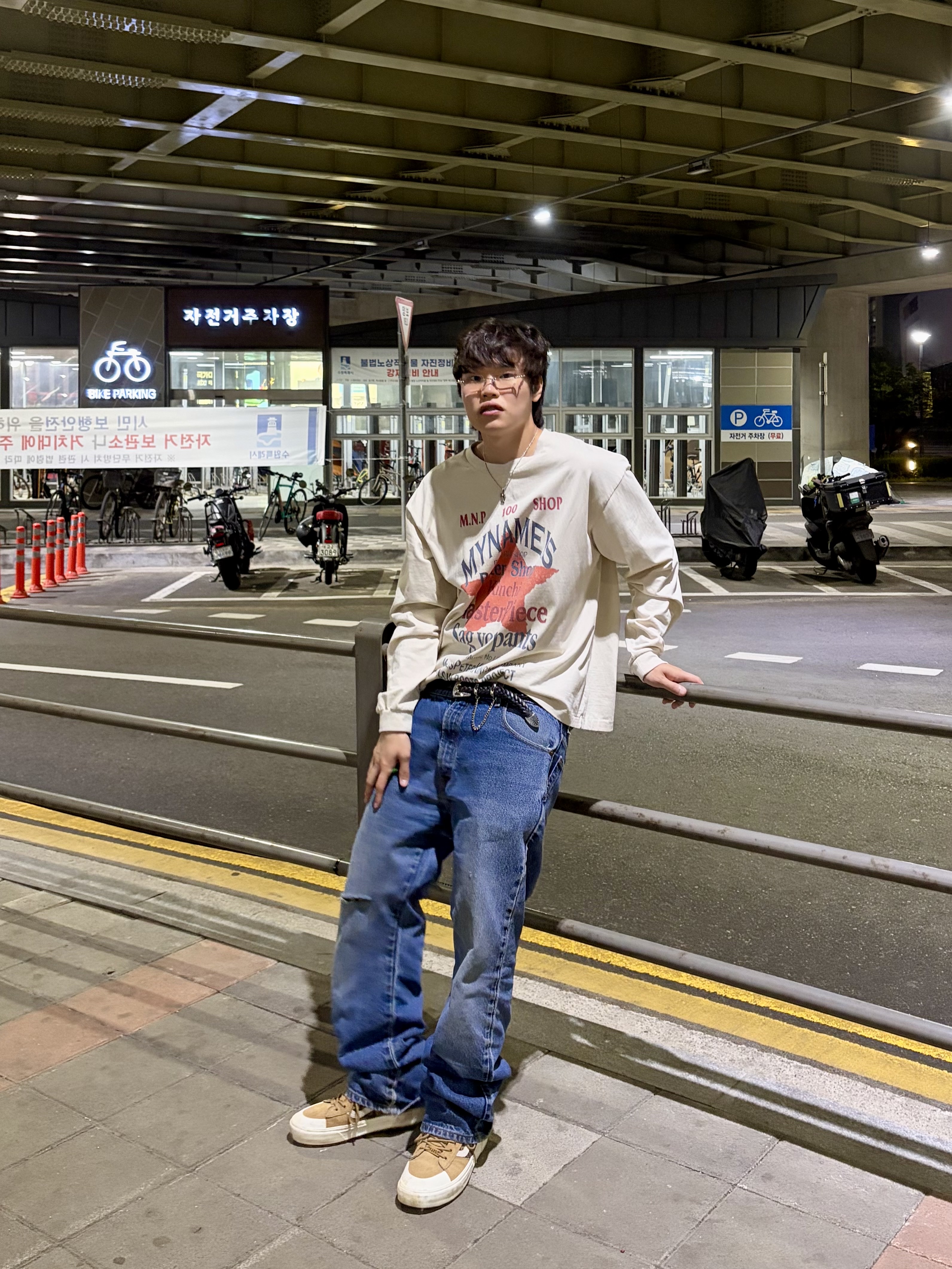 Chrome Hearts Soffffffffers II Shiny Silver 착용 스타일 - 3