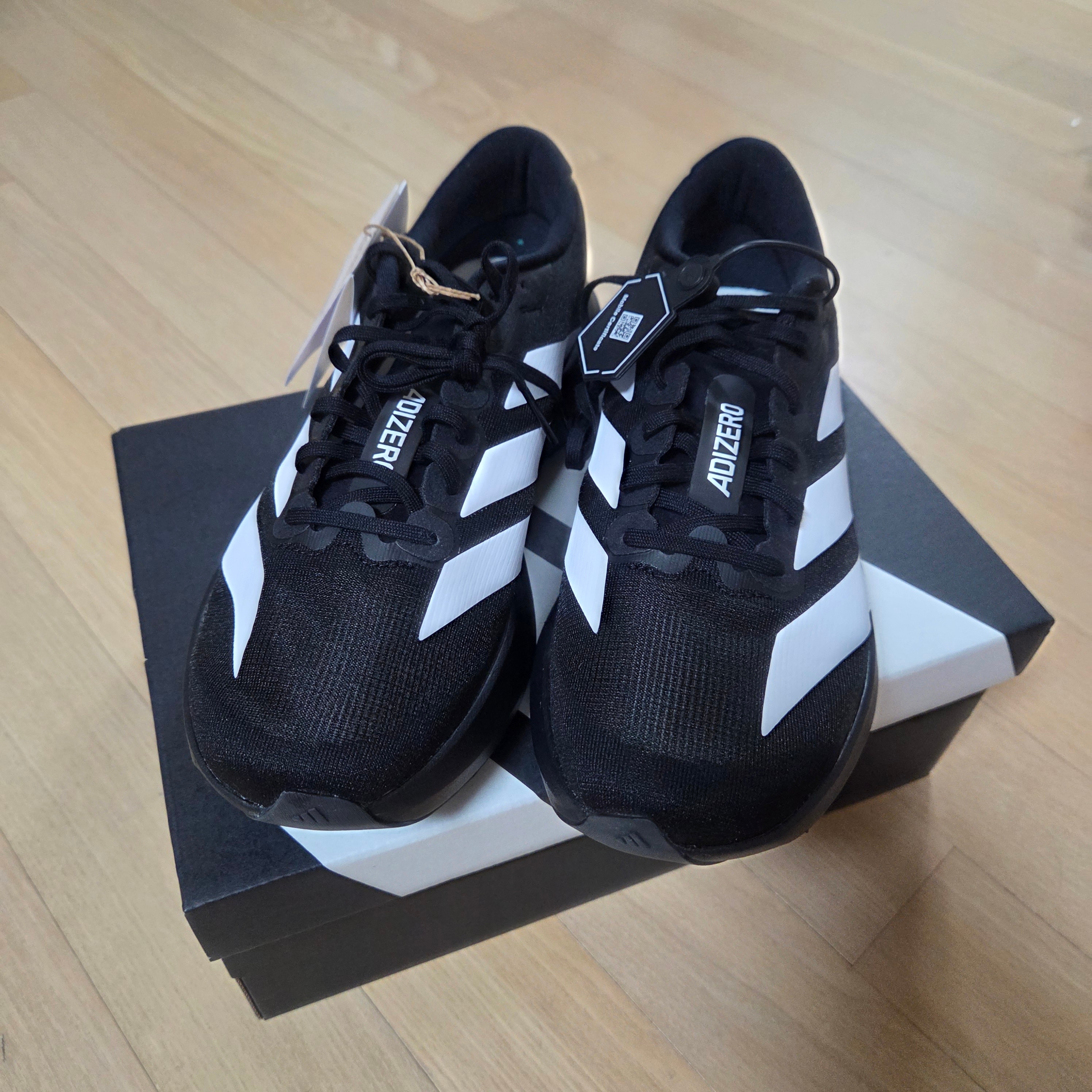 Adidas Adizero EVO SL Core Black Cloud White 착용 스타일 - 2