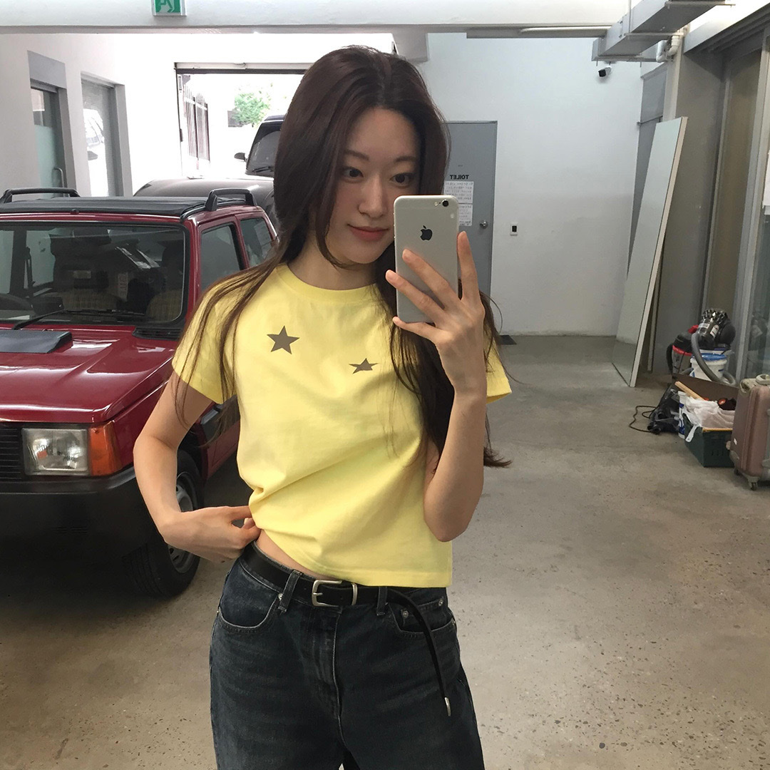 Thevinylhouse Star T-Shirt Yellow 착용 스타일