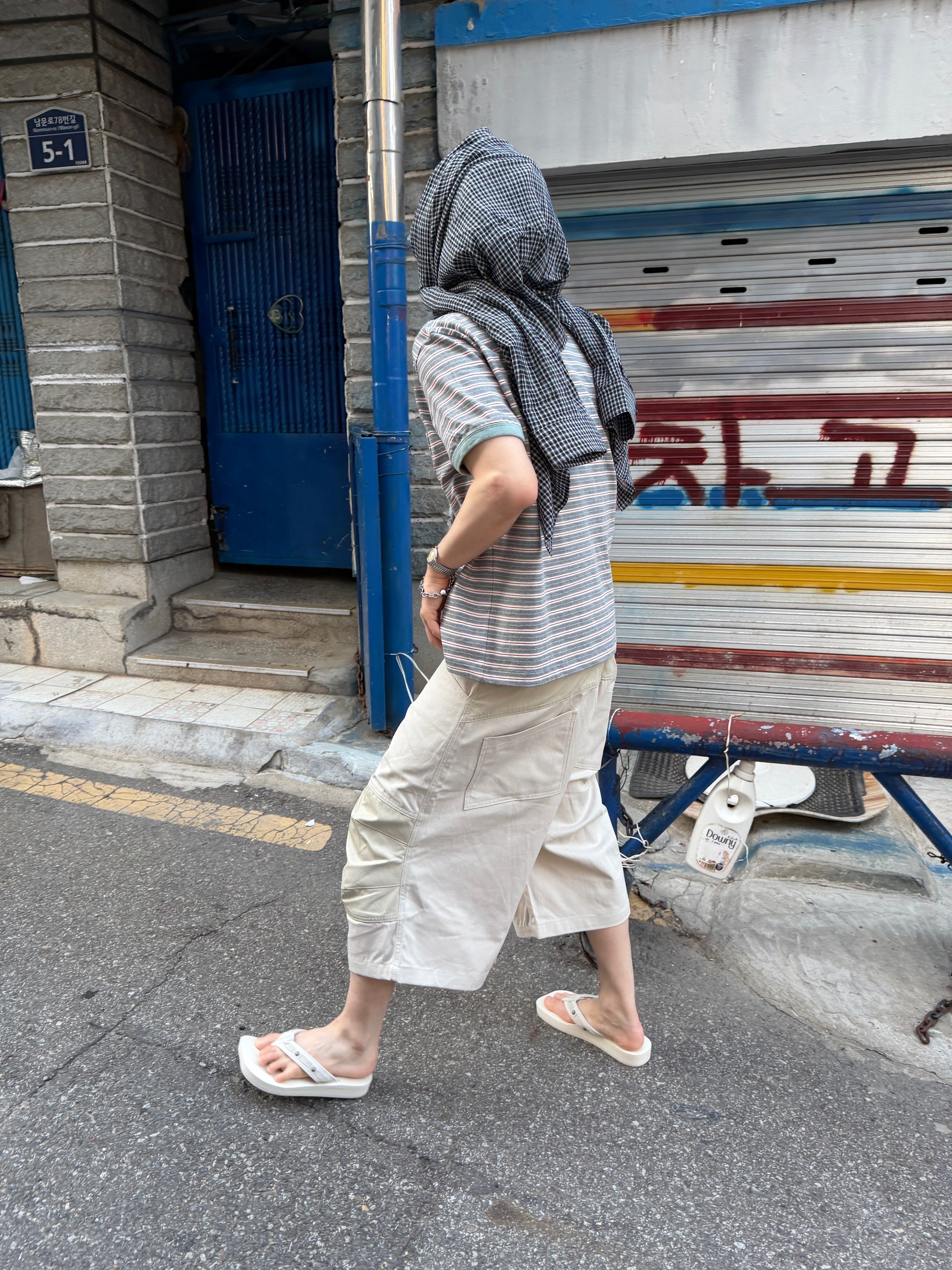 ROARINGRAD Layered Knee Bermuda Pants Beige, Nonnod Flexible Sheer Check Shirt Black 착용 스타일 - 8