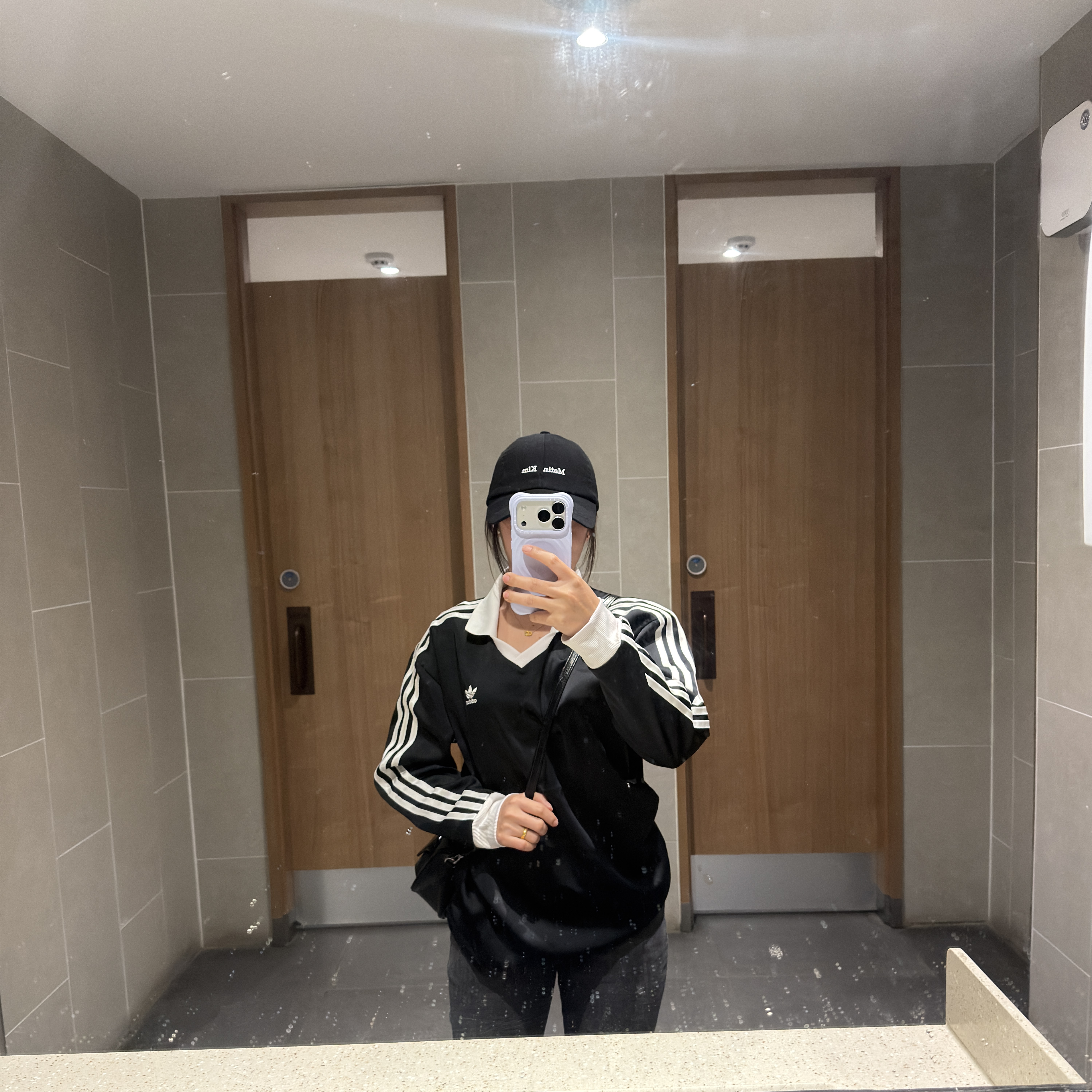 (W) Adidas 3-Stripes Satin Long Sleeve T-Shirt Black - KR Sizing 착용 스타일