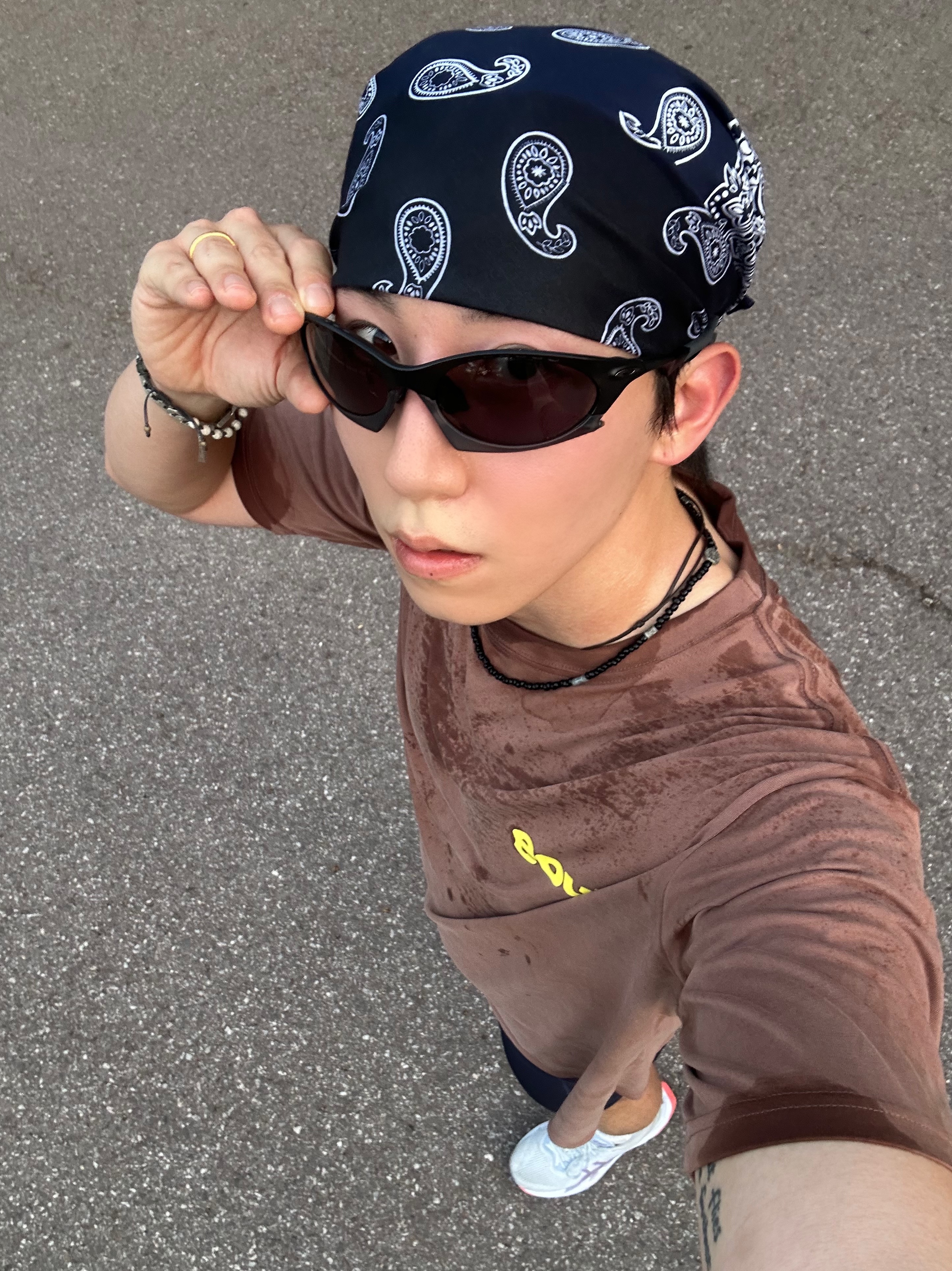 EOU TRACKRUN SS001 Brown, Oakley Plantaris Matte Black Frame Prizm Grey Lenses Regular Universal Fit 착용 스타일 - 2