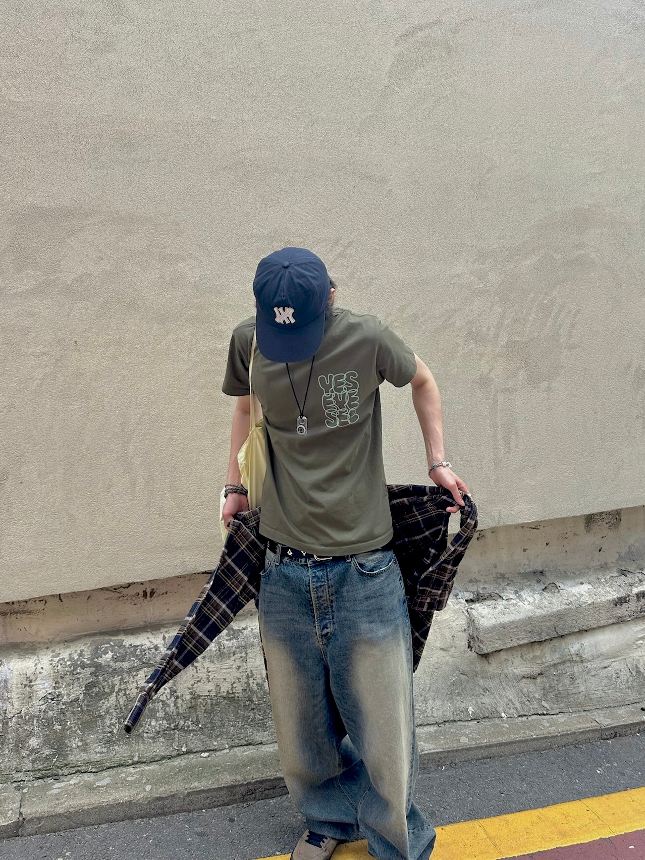 Farfromwhat Far Patch Logo Cap Navy, Supreme x The North Face Compass Necklace Clear - 18FW 착용 스타일 - 1