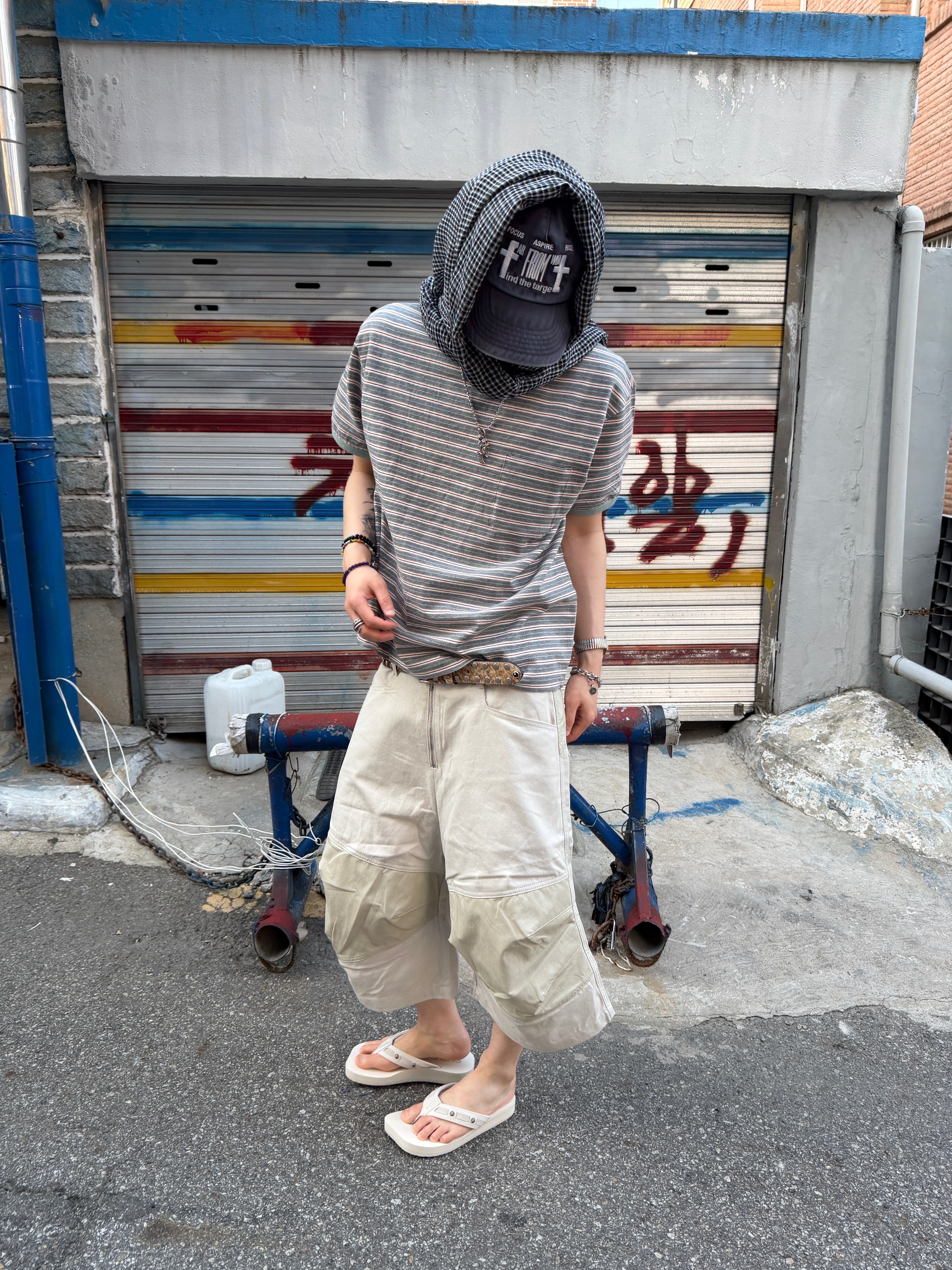 ROARINGRAD Layered Knee Bermuda Pants Beige, Nonnod Flexible Sheer Check Shirt Black 착용 스타일 - 9