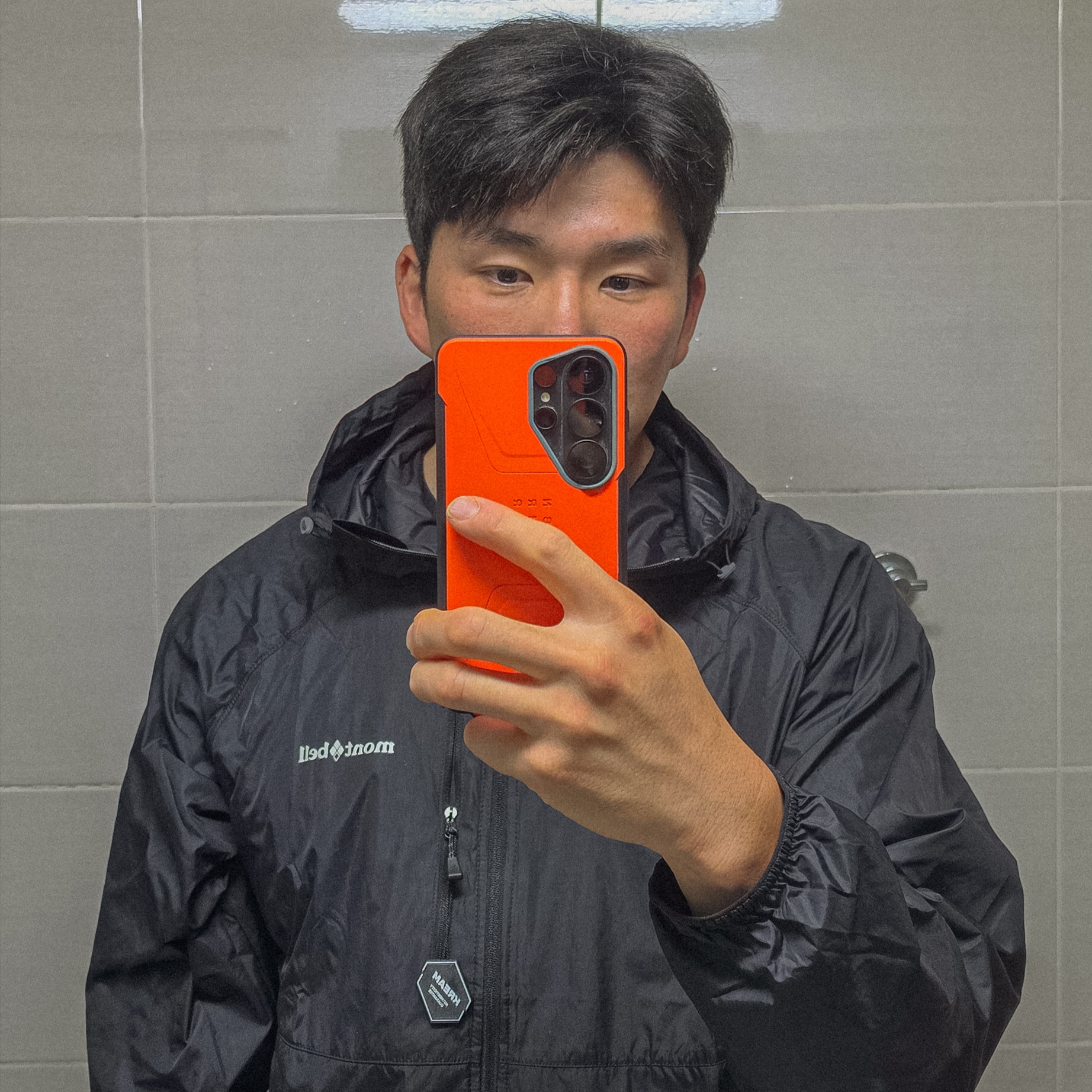 Montbell Wind Blast Hooded Jacket Black 착용 스타일